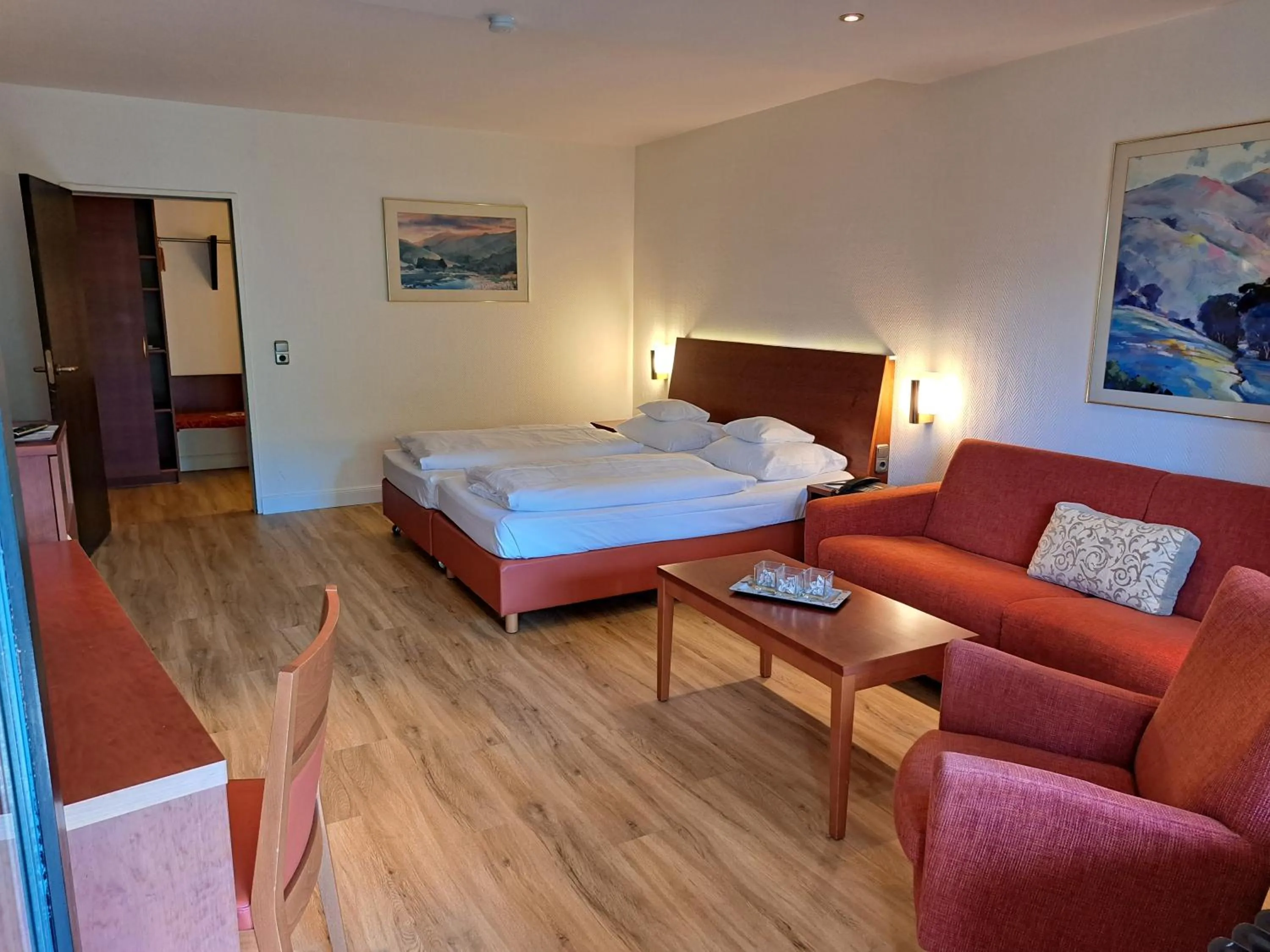 Living room, Bed in Hotel Heide Kröpke