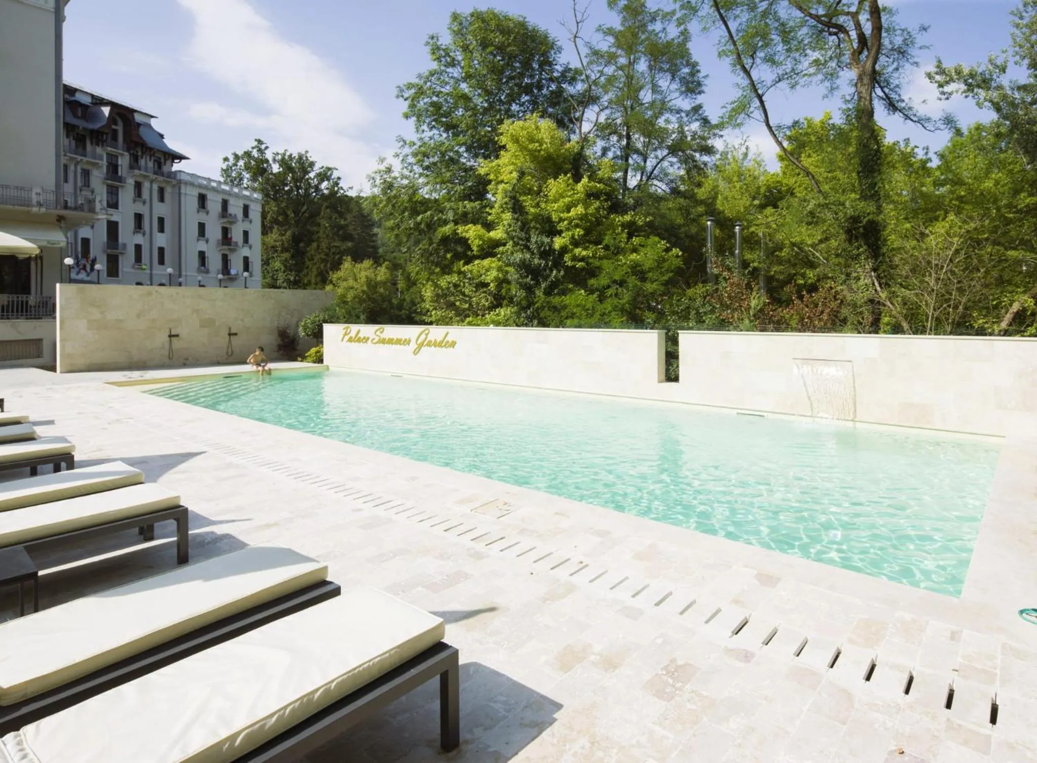 Swimming pool in Hotel Palace