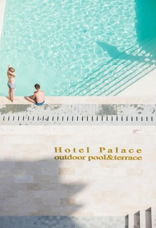 Swimming pool in Hotel Palace