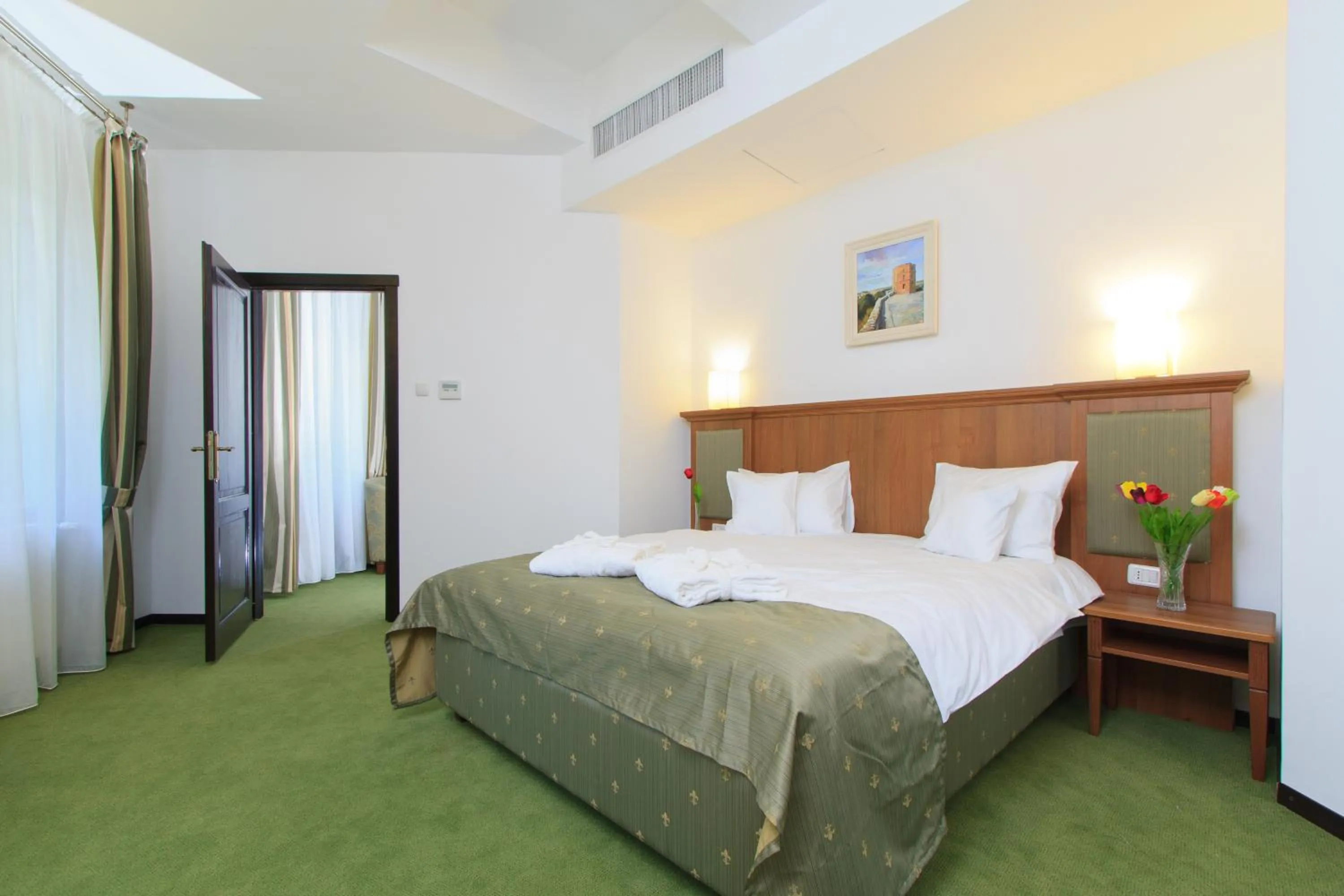 Photo of the whole room, Bed in Hotel Palace