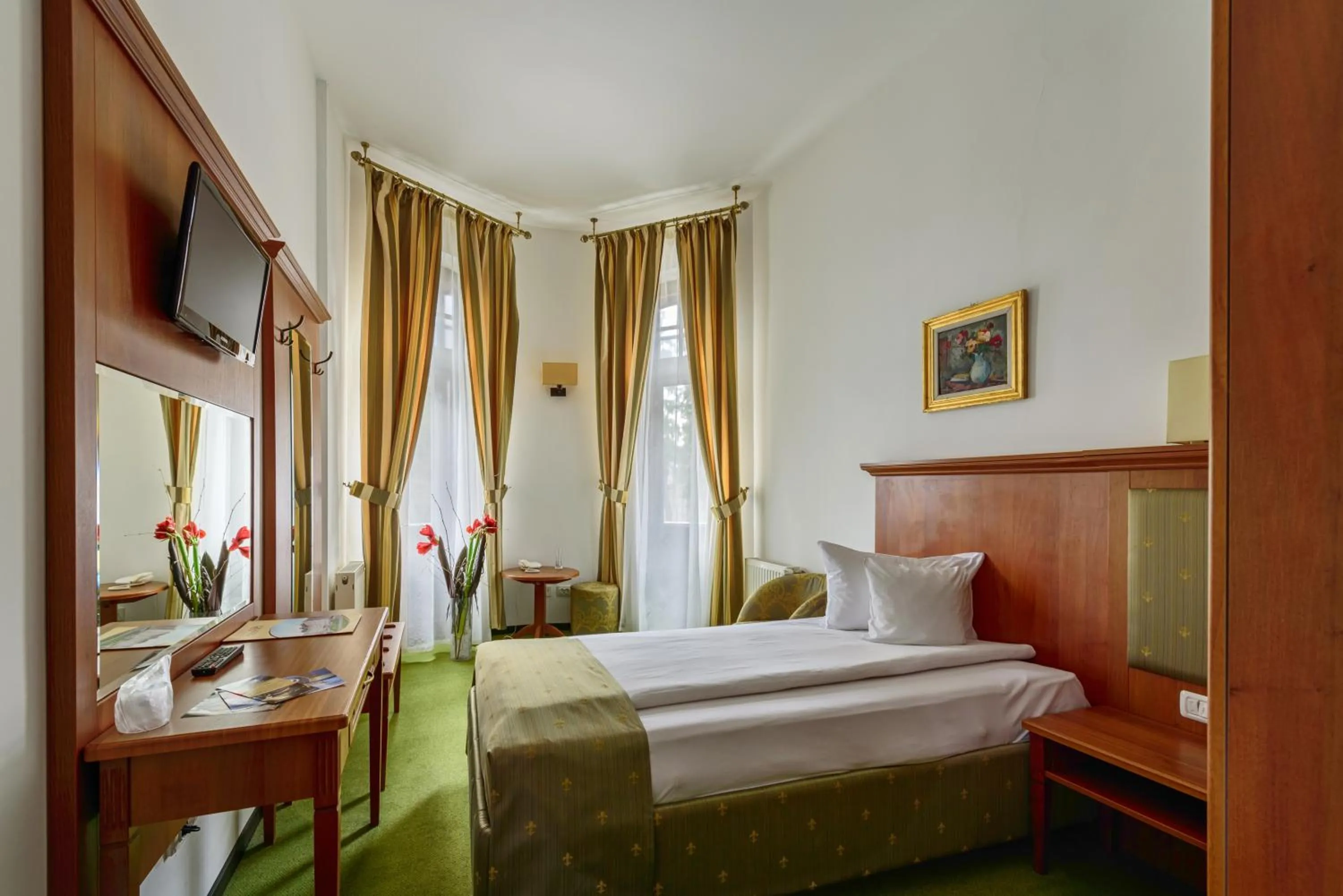 Bedroom, Bed in Hotel Palace