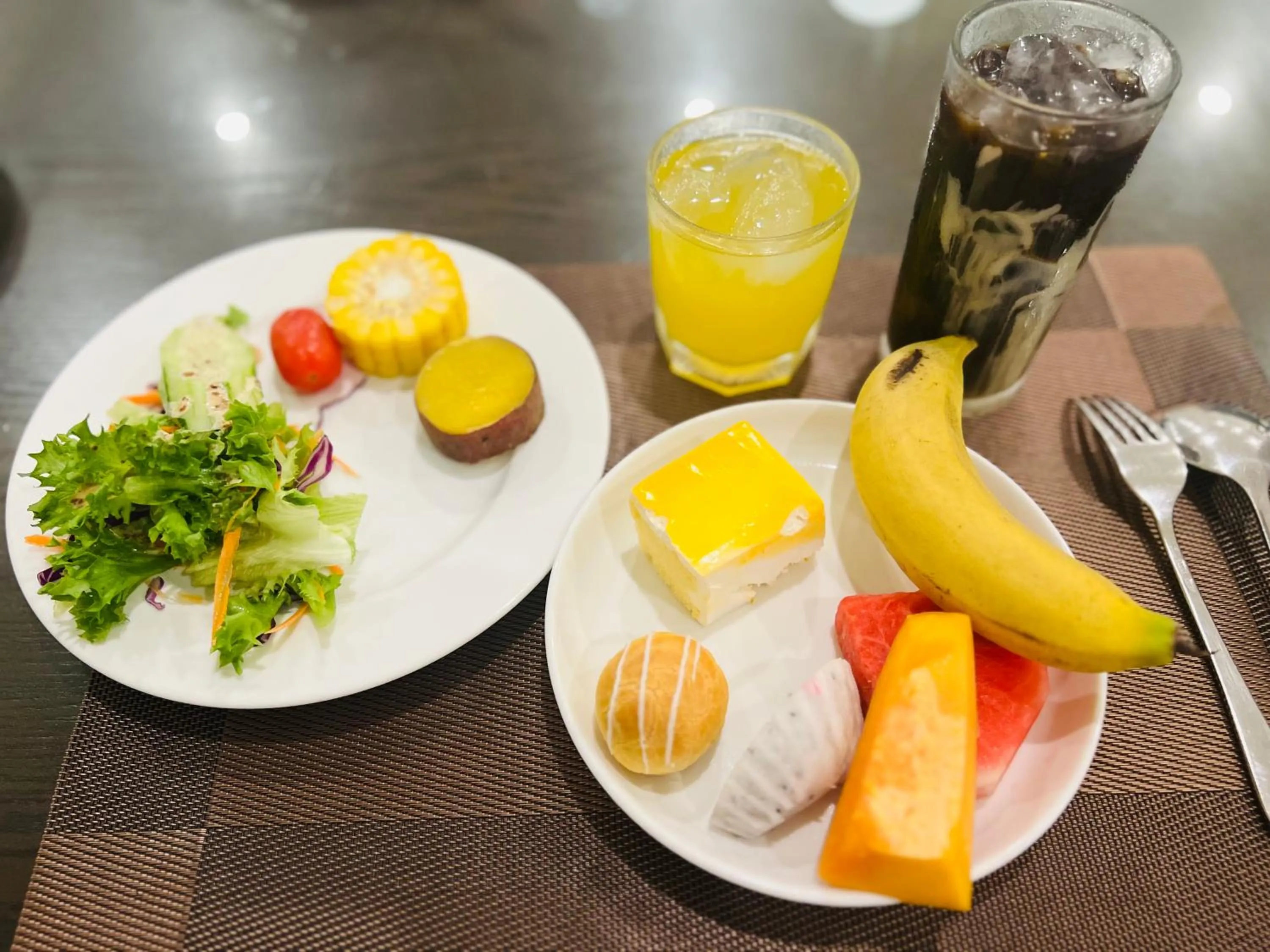 Breakfast in Paragon House and Residence
