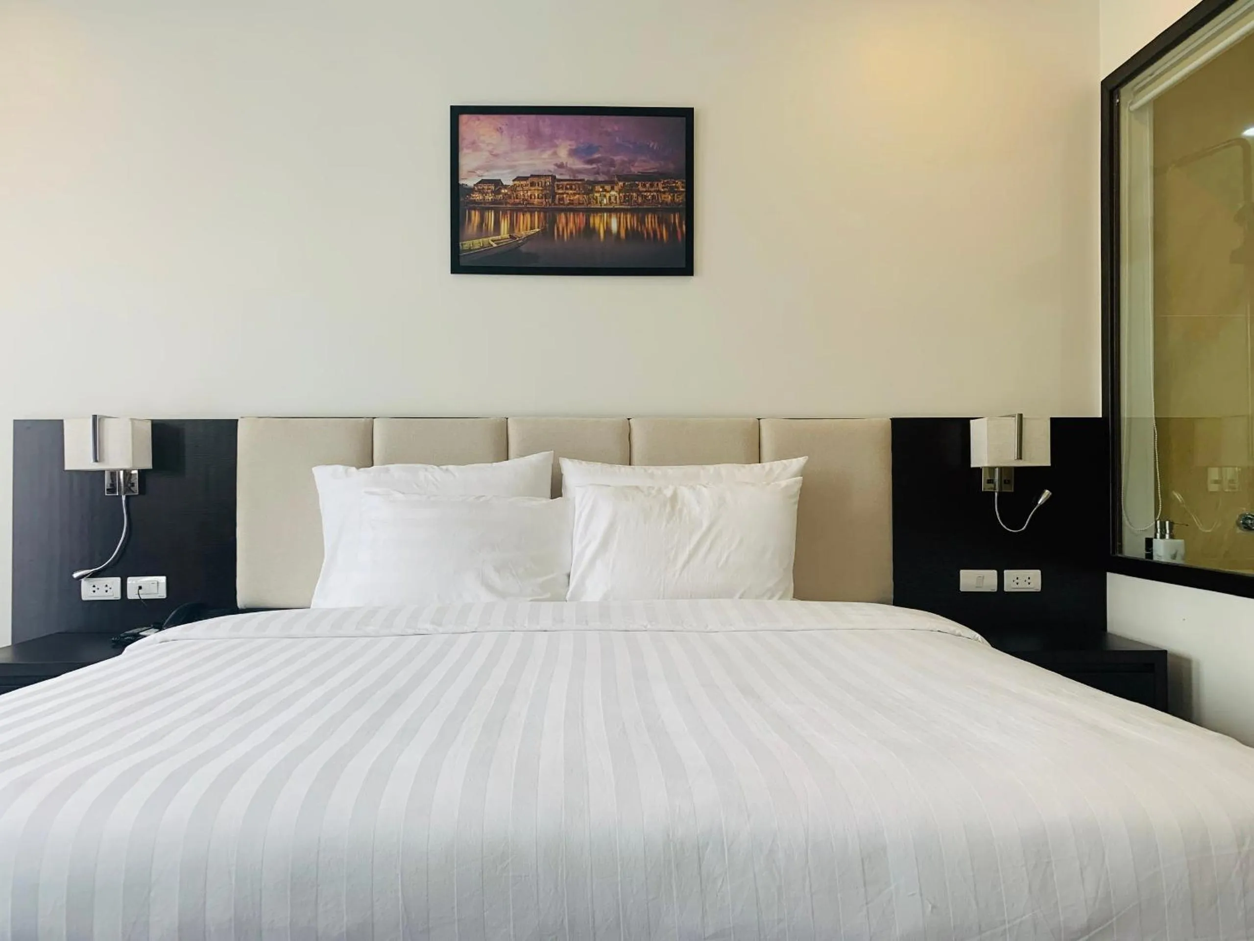 Bed in Paragon House and Residence