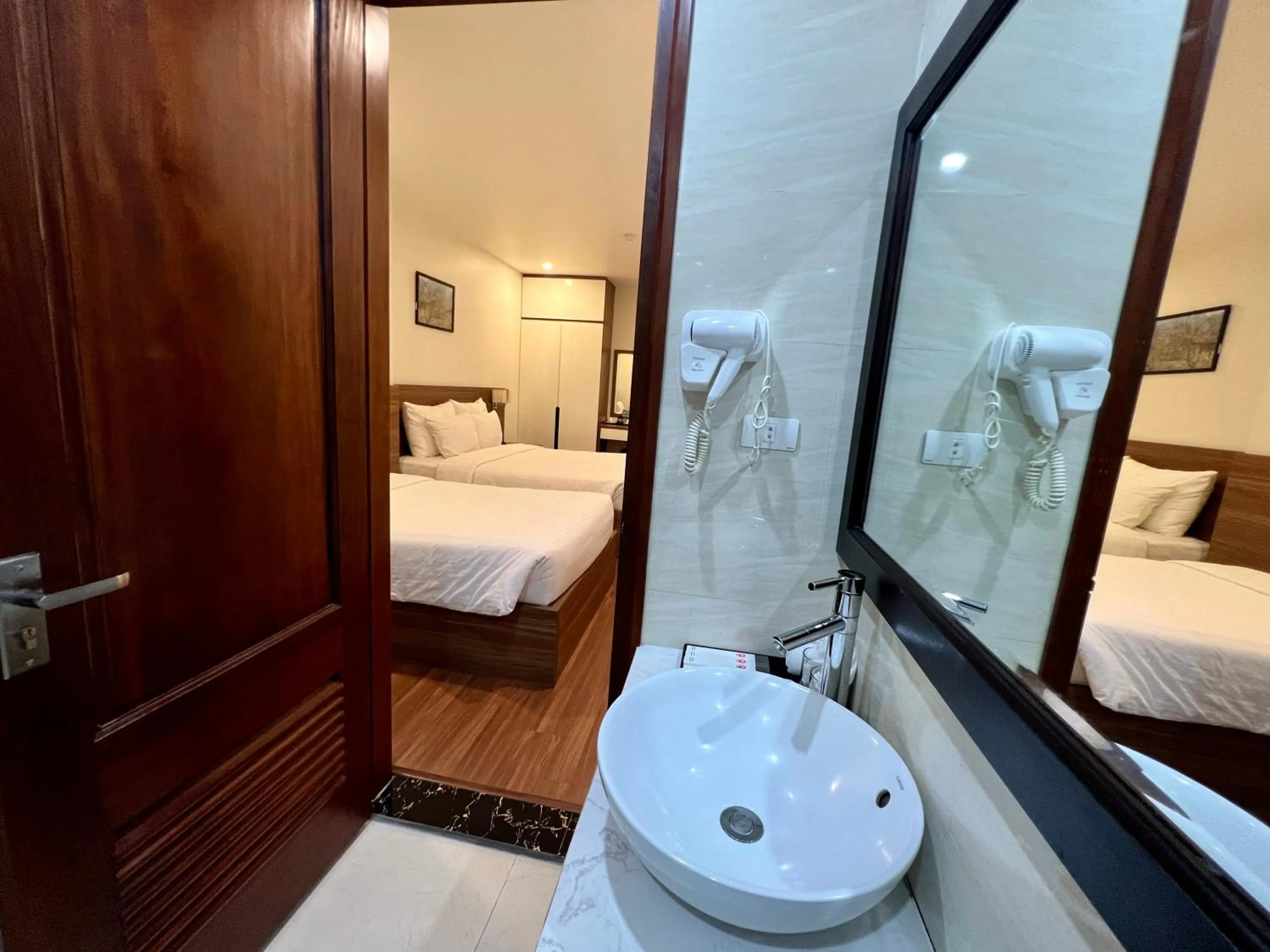 Bed in Paragon House and Residence