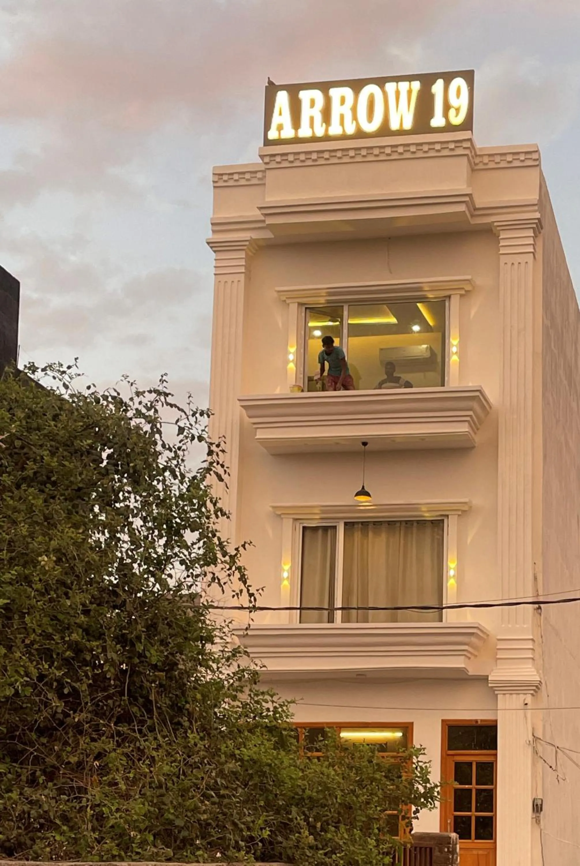 Hotel Arrow 19