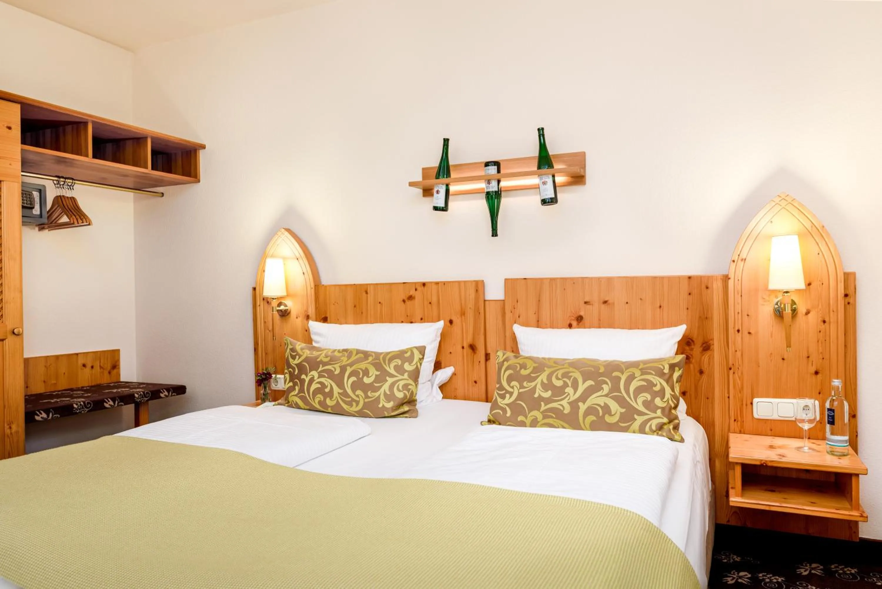 Photo of the whole room, Bed in Akzent Waldhotel Rheingau