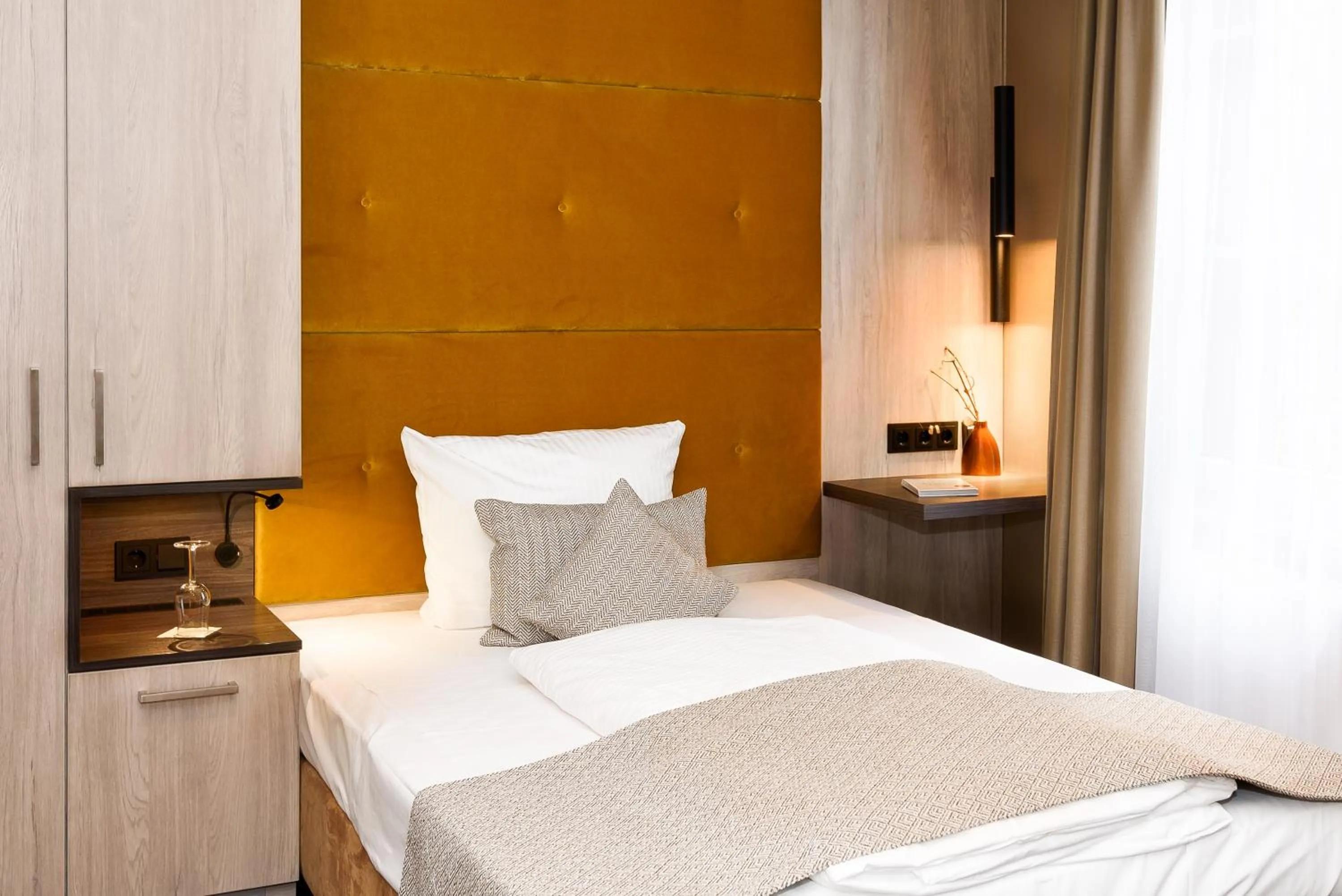 Photo of the whole room, Bed in Akzent Waldhotel Rheingau