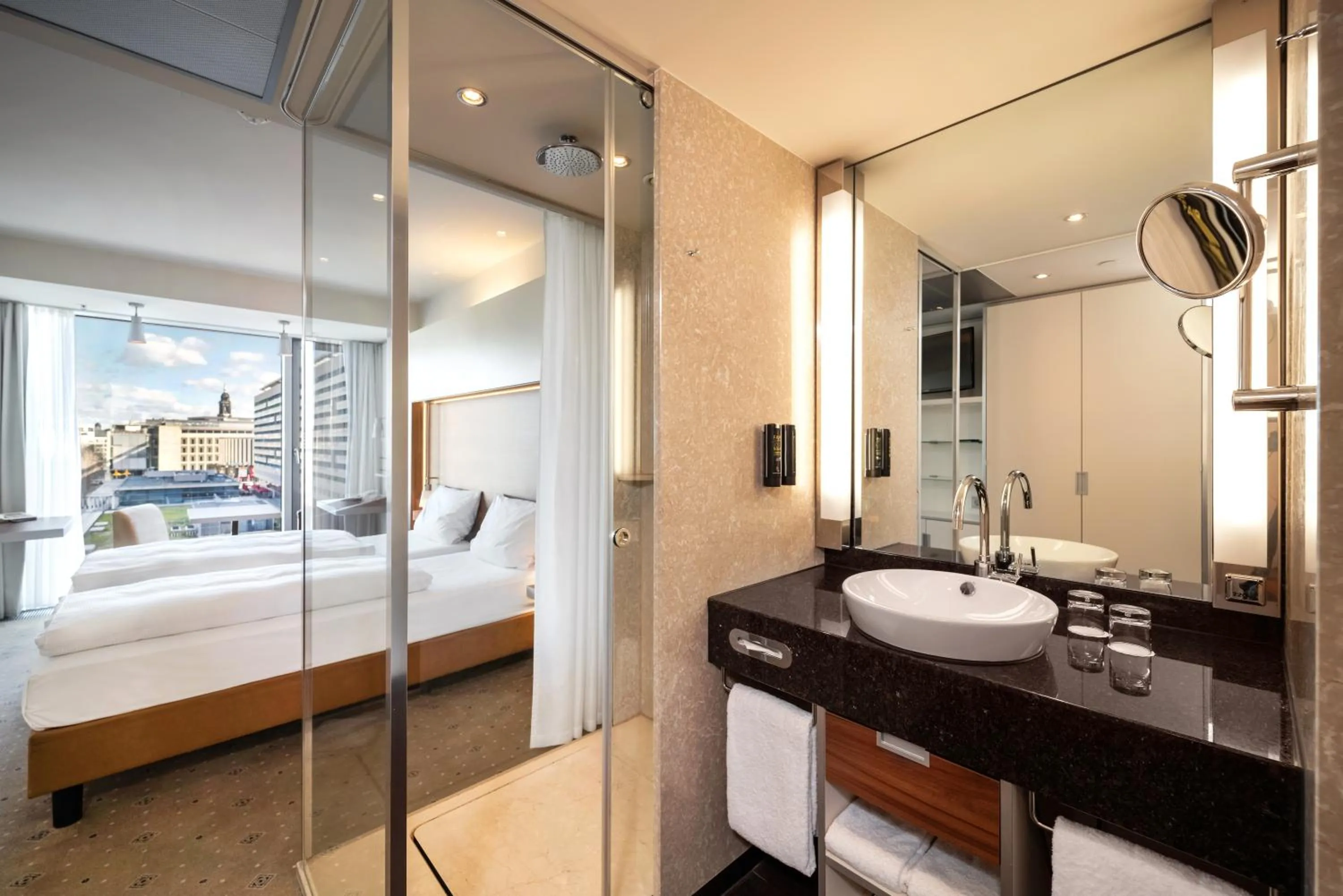 Bathroom, Bed in Occidental Dresden Newa