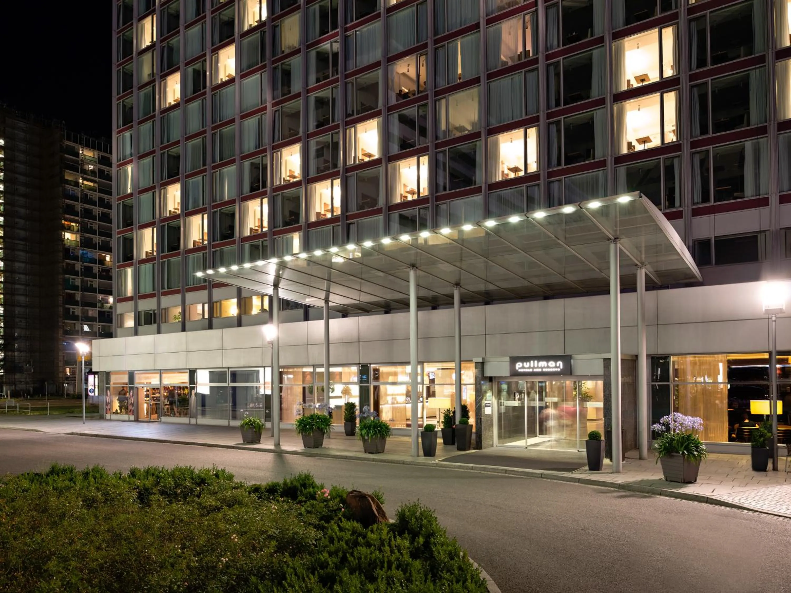 Facade/entrance in Occidental Dresden Newa