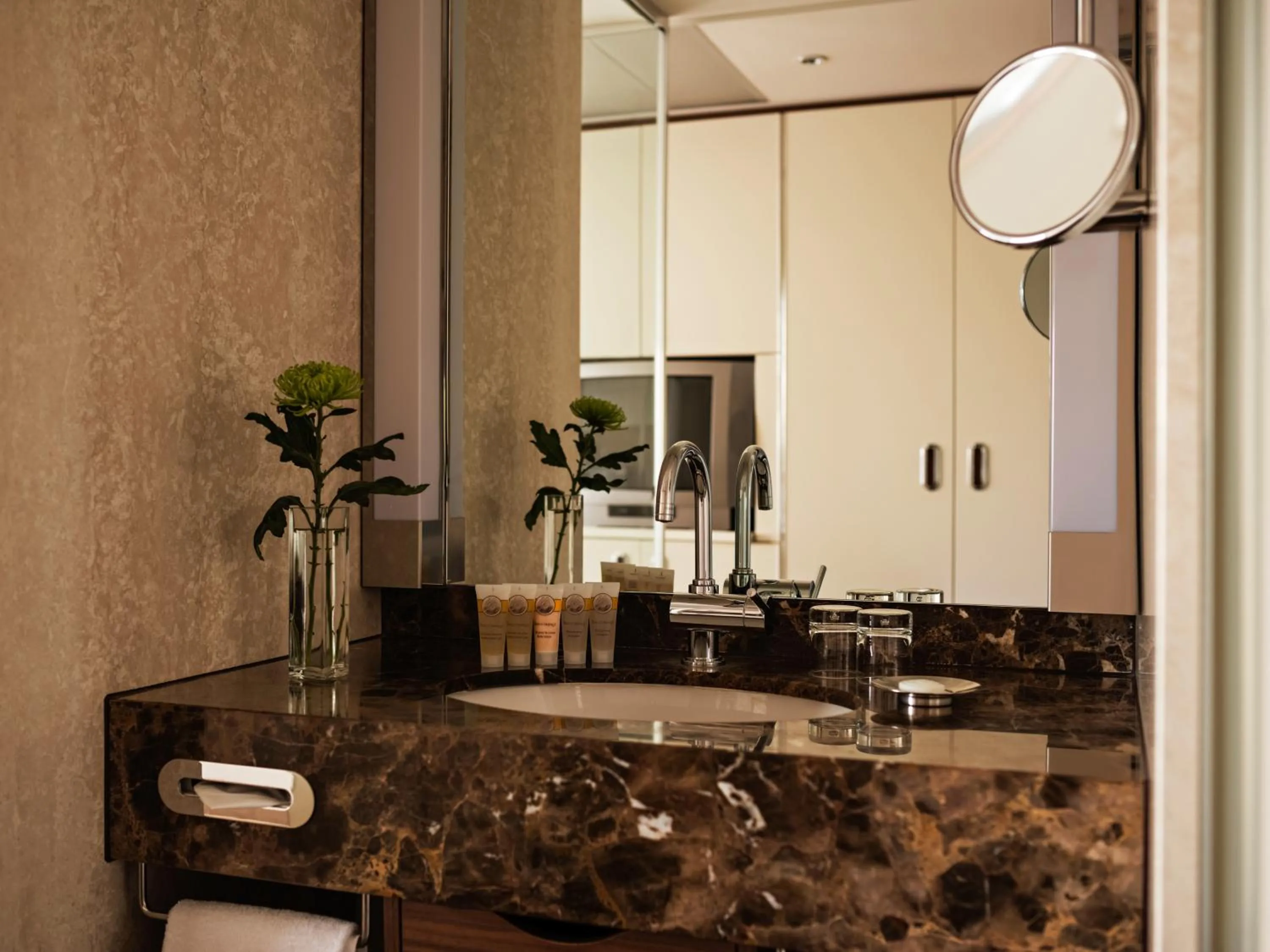 Bathroom in Occidental Dresden Newa