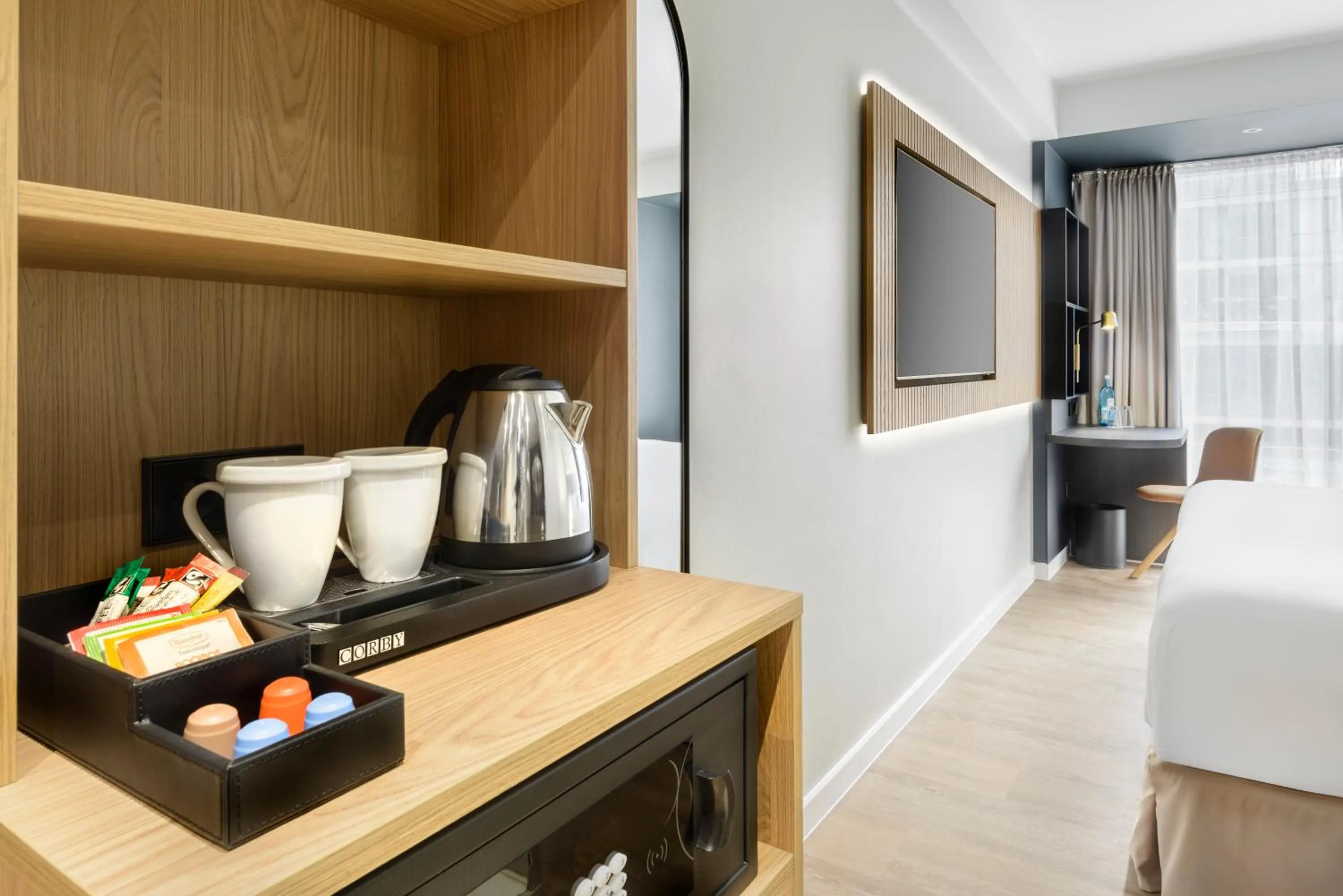 Coffee/tea facilities, Bed in Barceló Dresden Newa