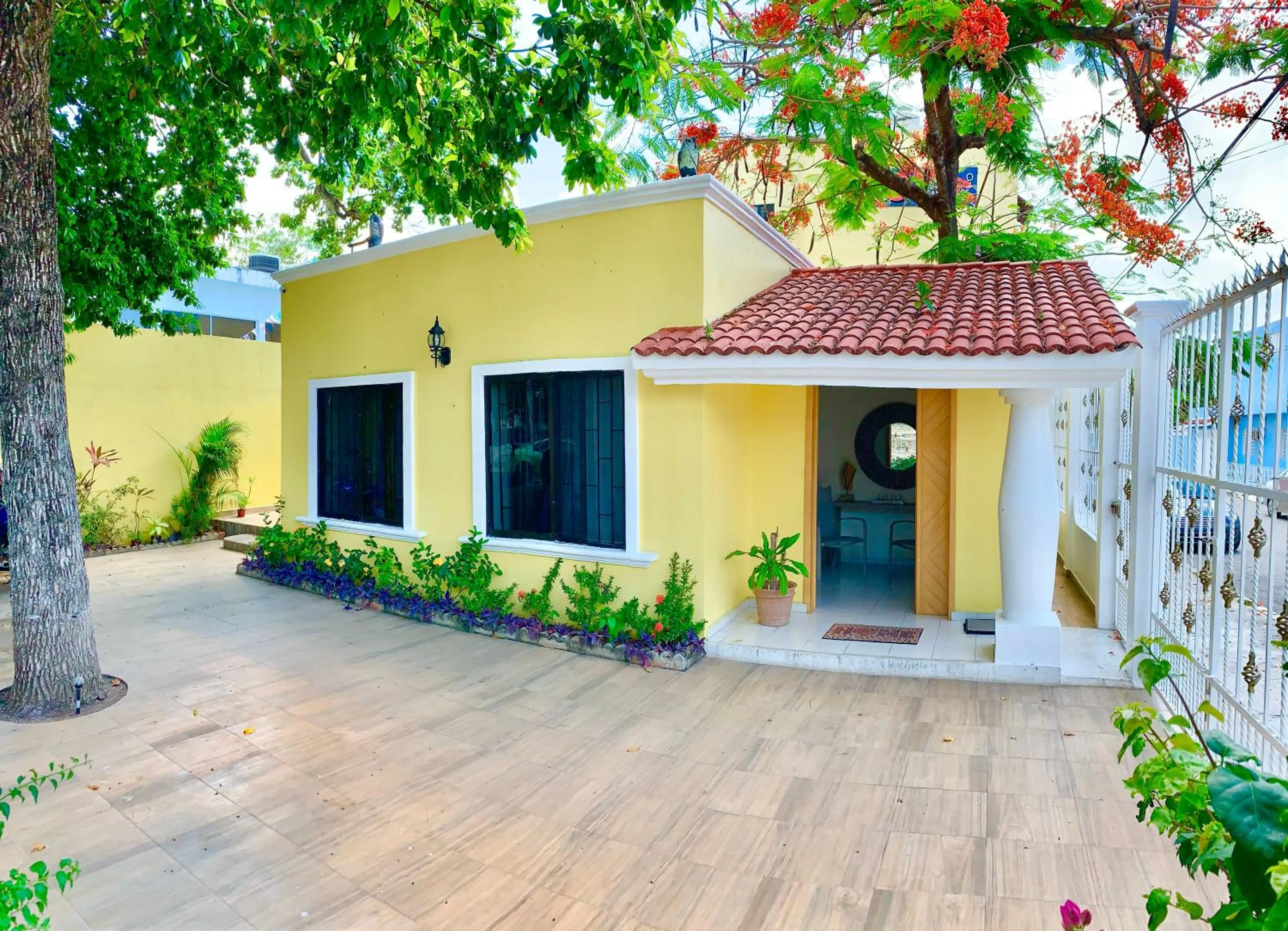 Property building in La Casa de los Alcatraces