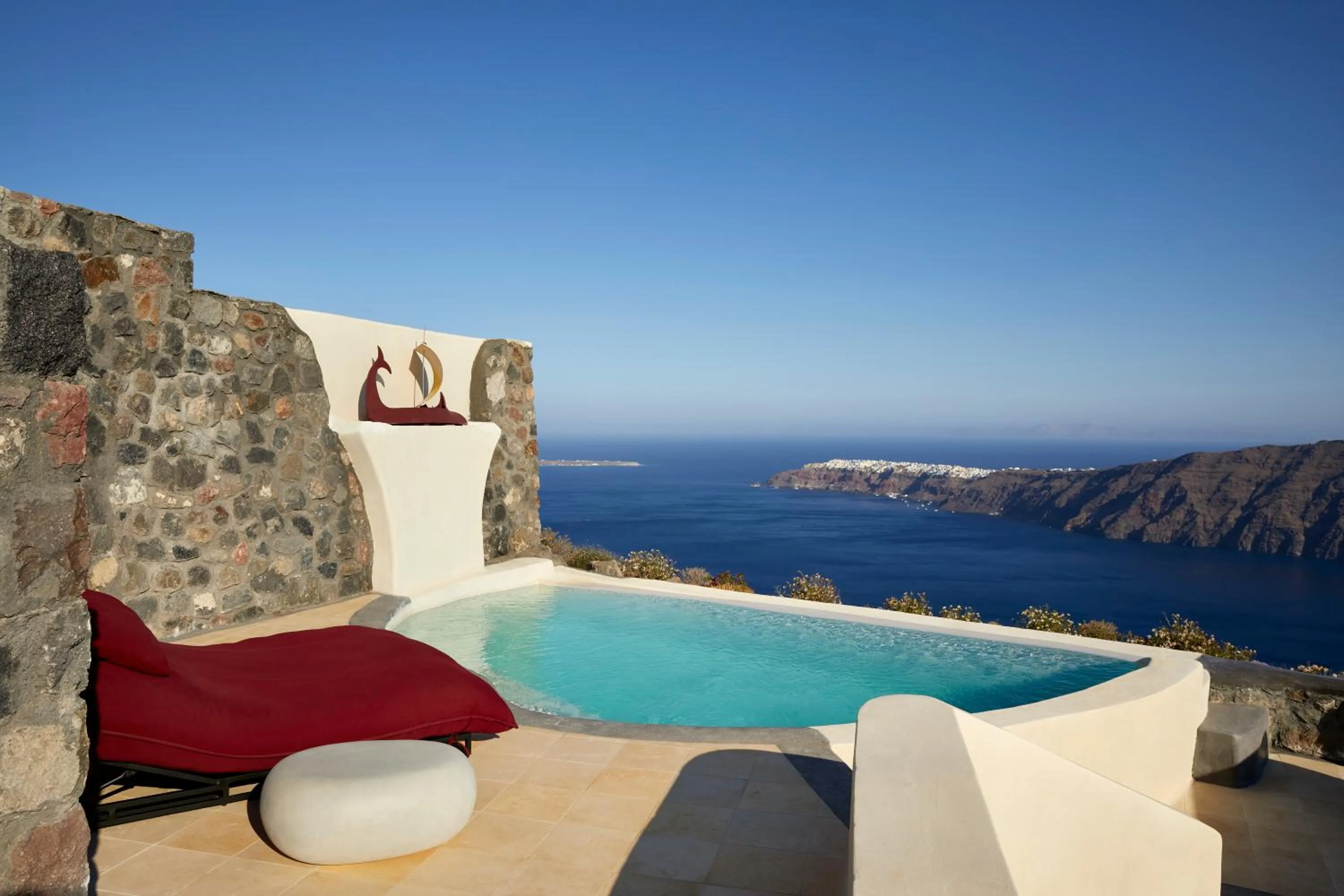 Pool view in White Pearl Cavalieri
