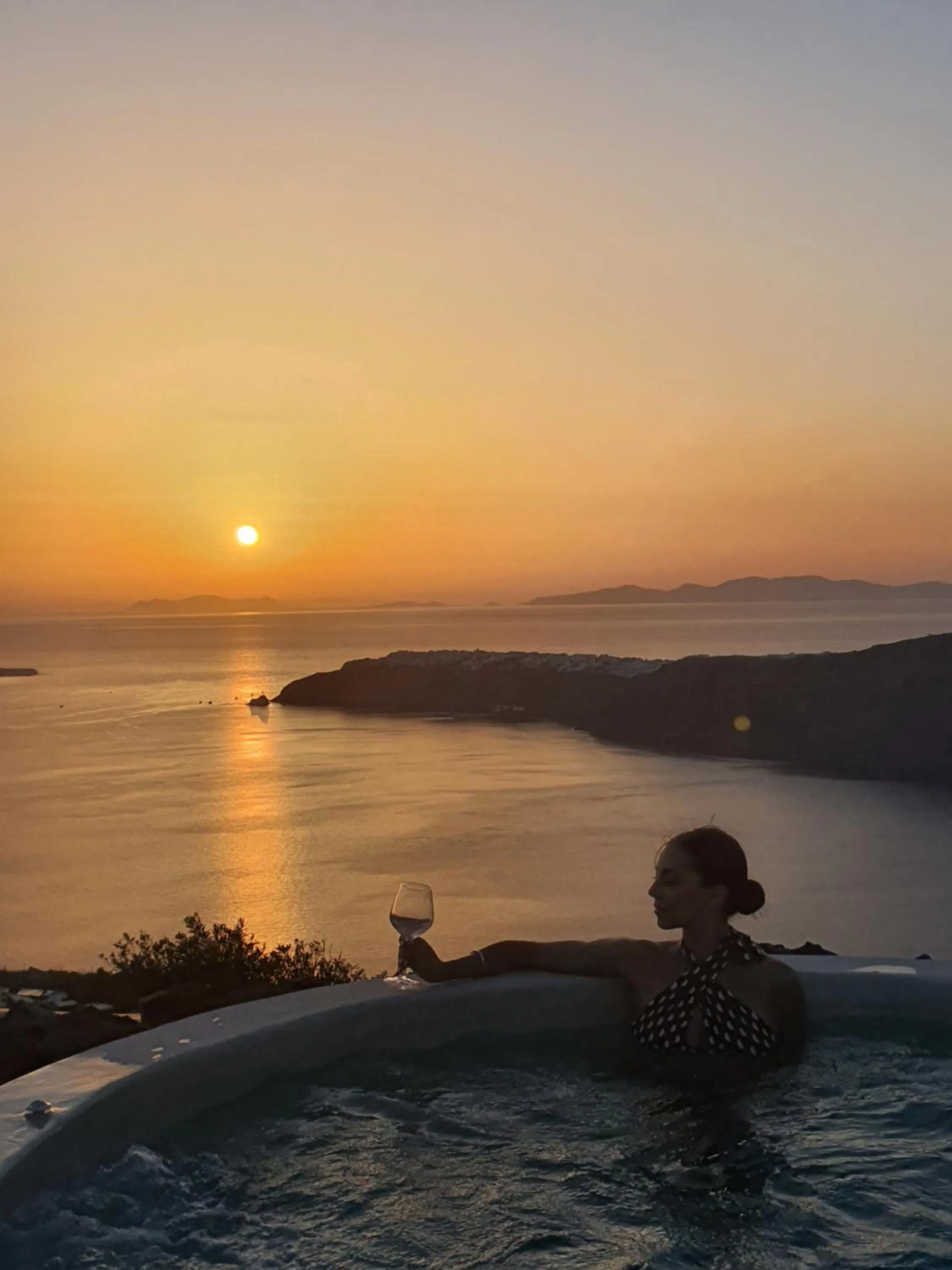 Hot Tub in White Pearl Cavalieri