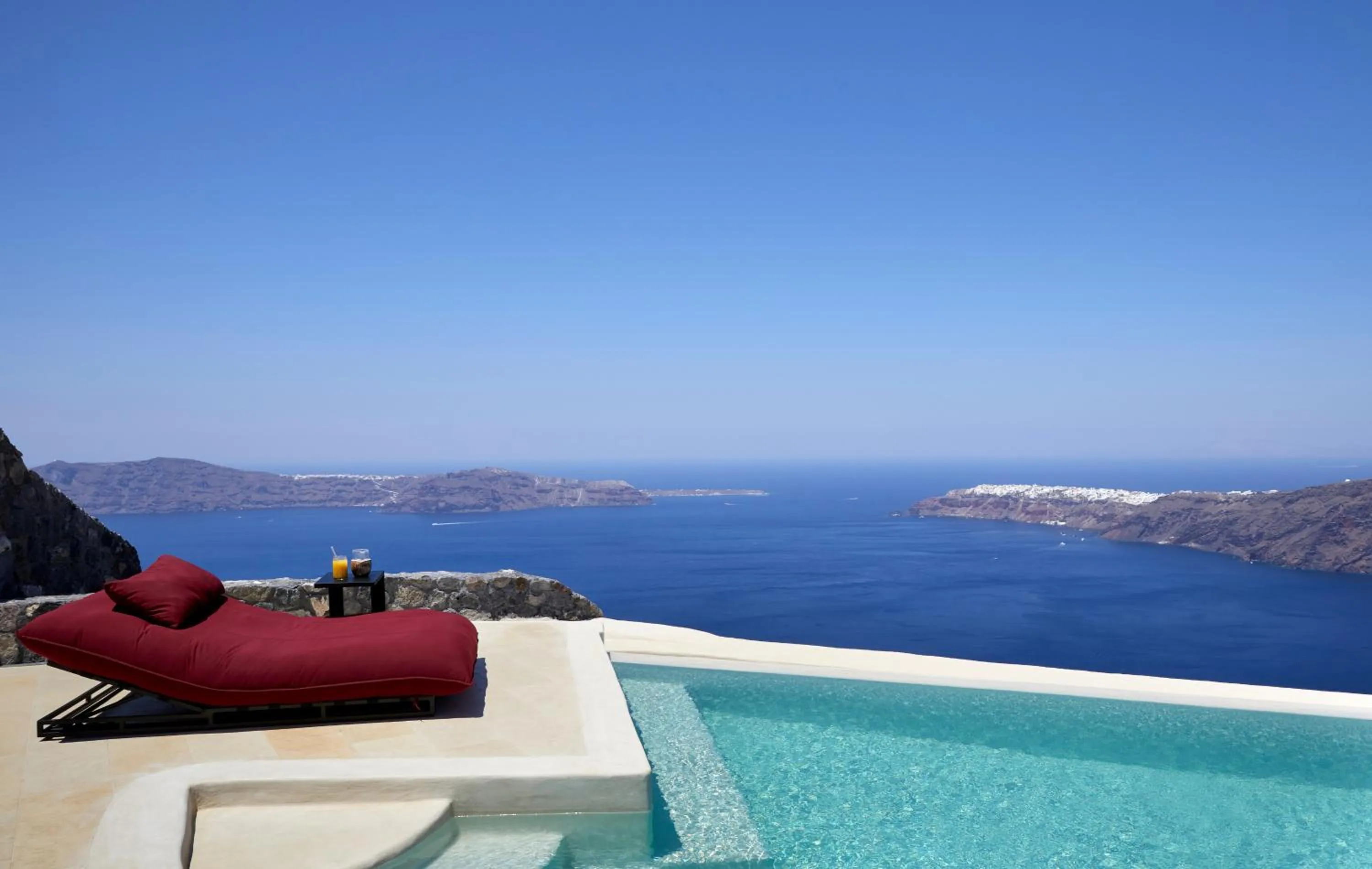 Pool view in White Pearl Cavalieri