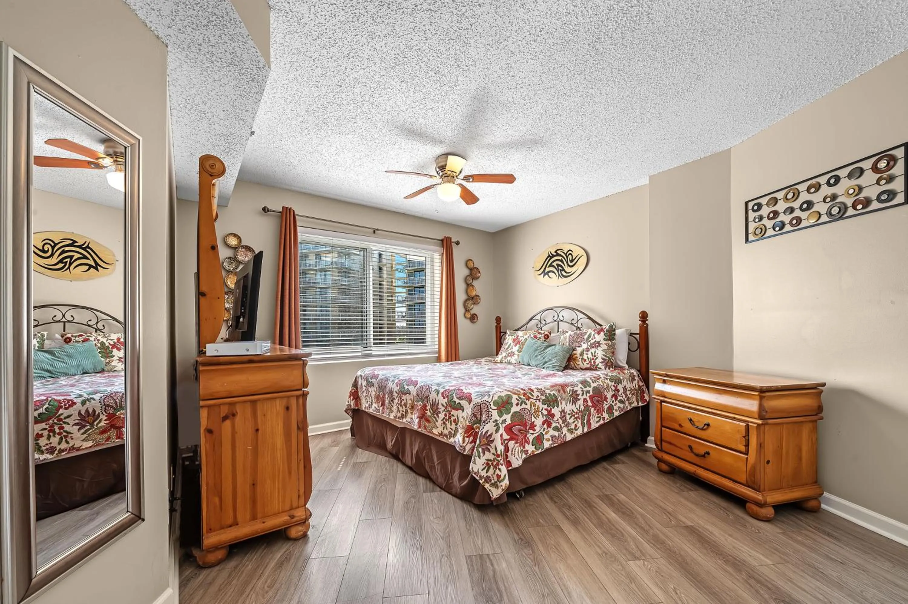 Bedroom, Bed in Tradewinds 307