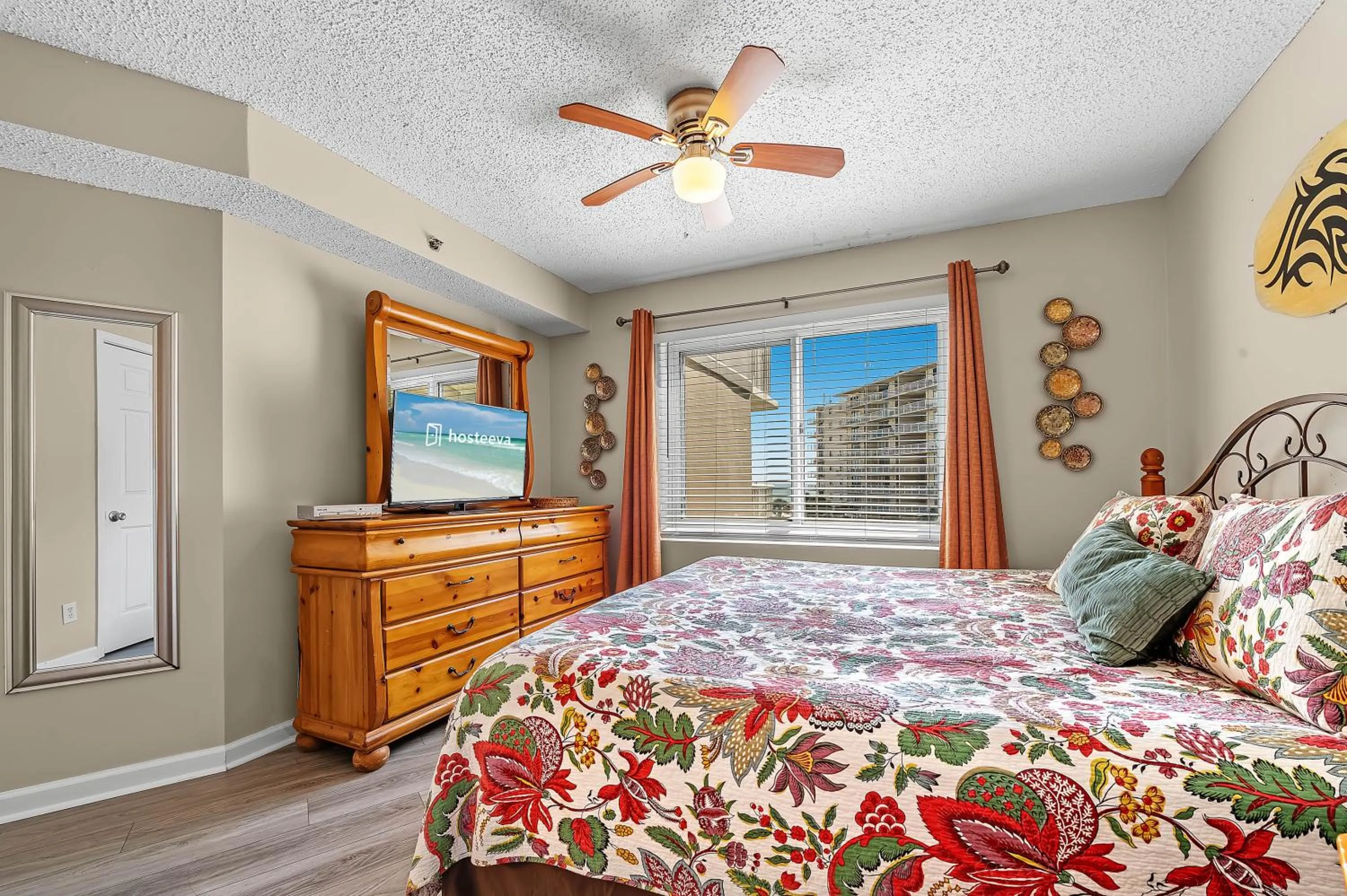 Bedroom, Bed in Tradewinds 307