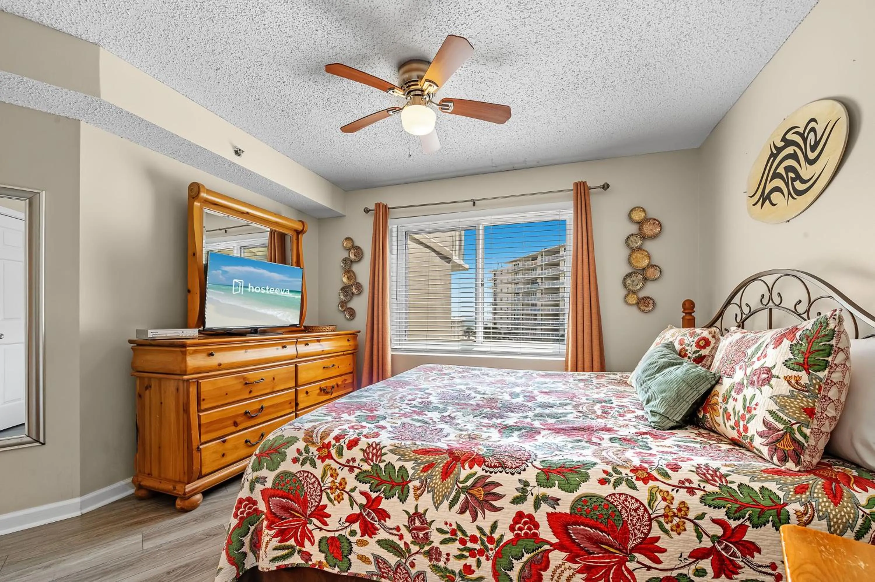 Bedroom, Bed in Tradewinds 307