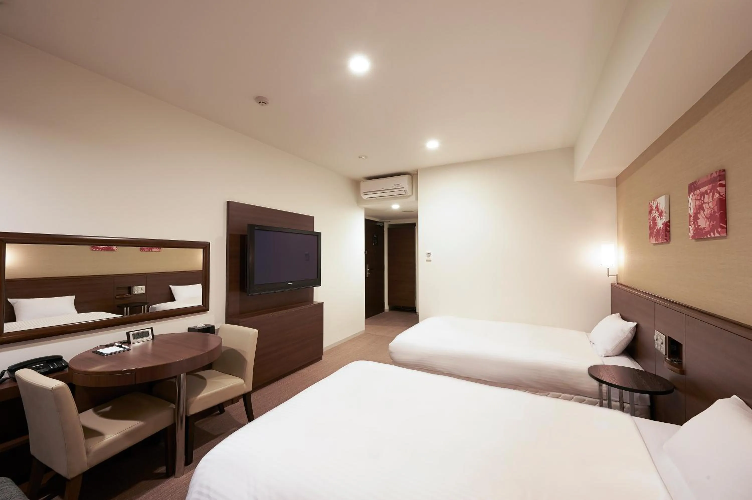 Bed in Sotetsu Fresa Inn Chiba Kashiwa