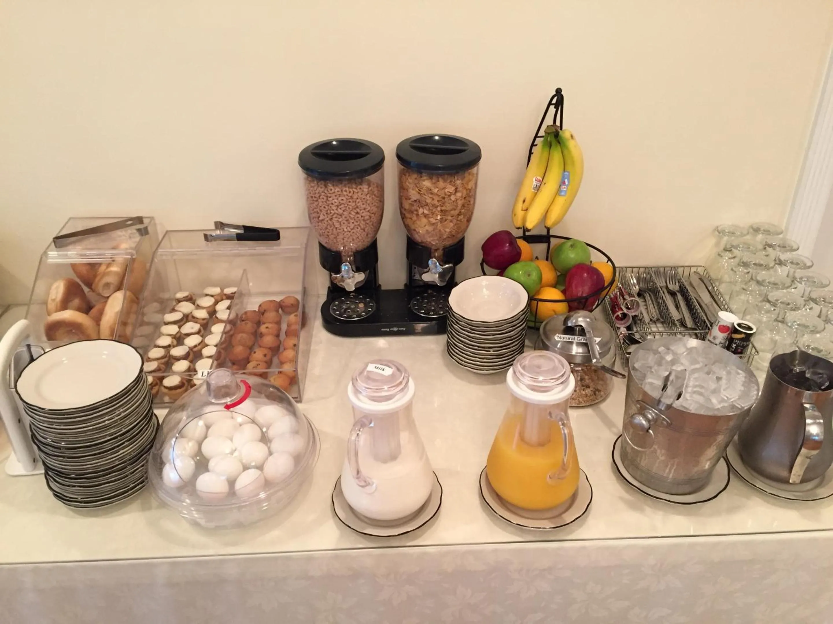 Food and drinks in Anne's Washington Inn