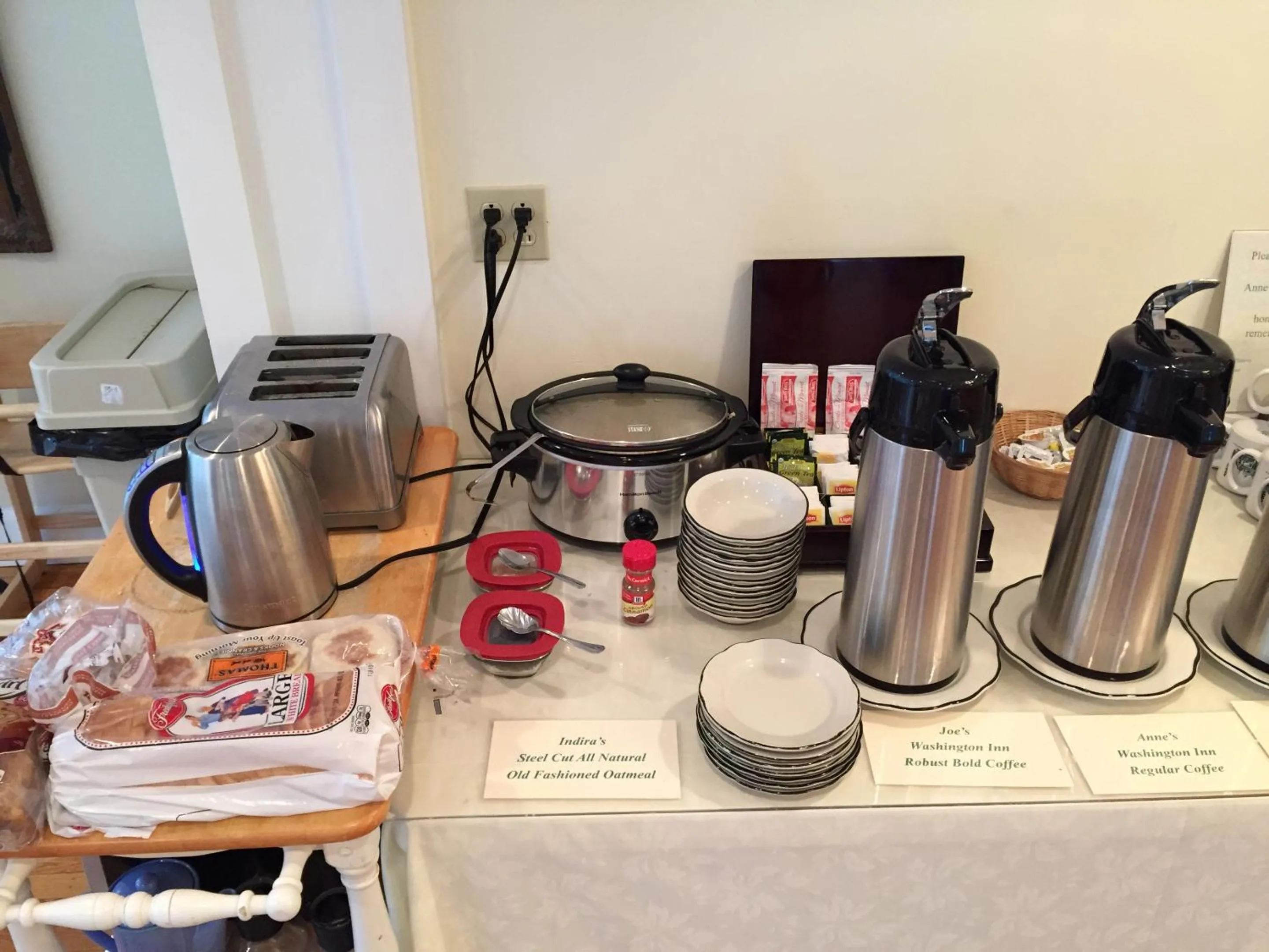 Food and drinks in Anne's Washington Inn