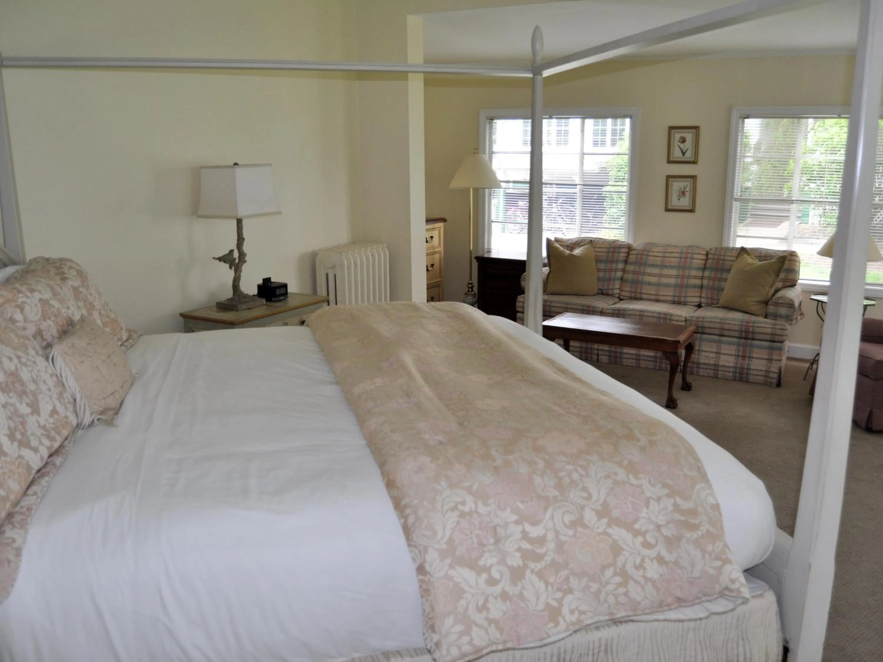 Bedroom, Bed in Anne's Washington Inn