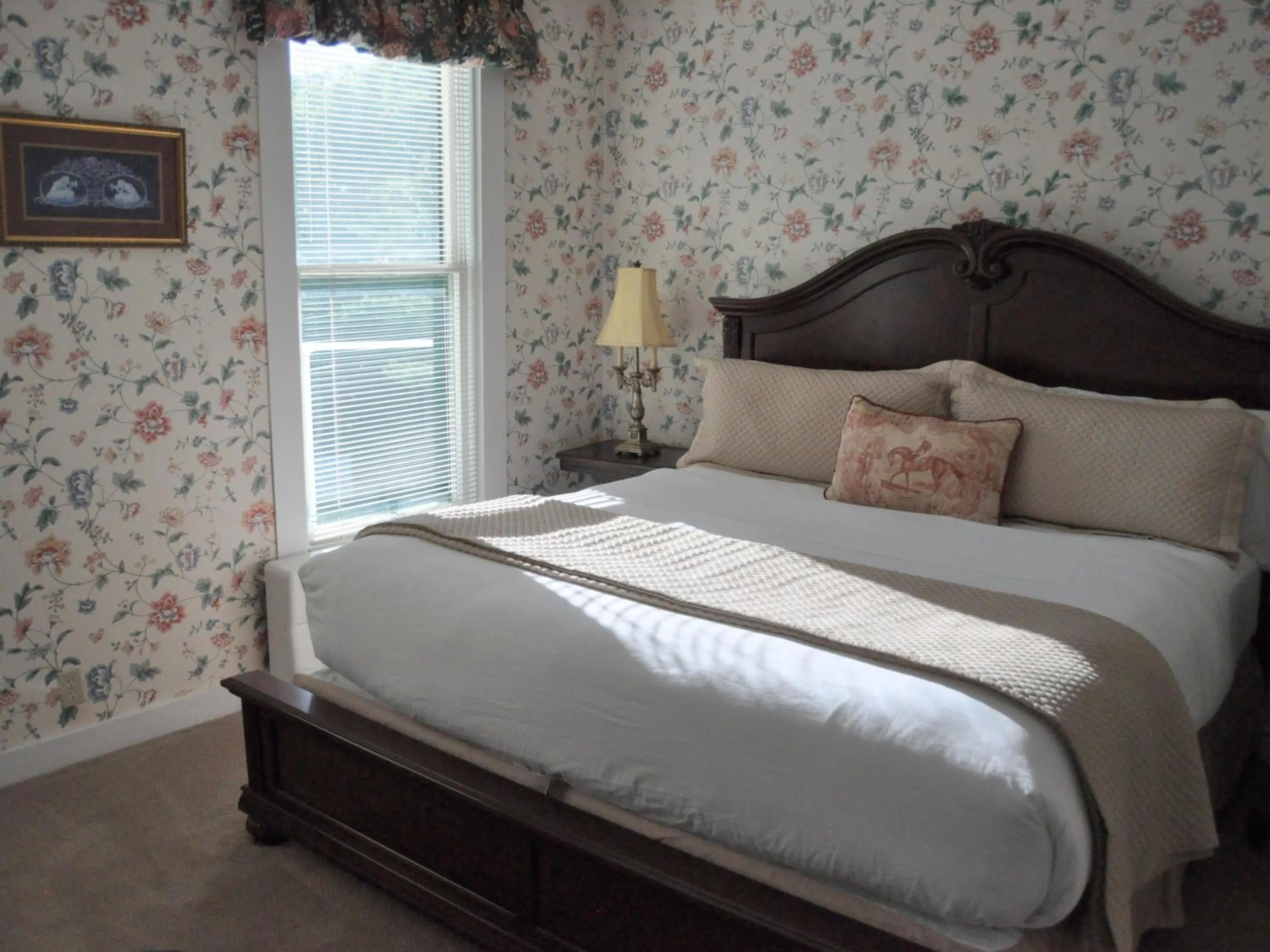 Bedroom, Bed in Anne's Washington Inn