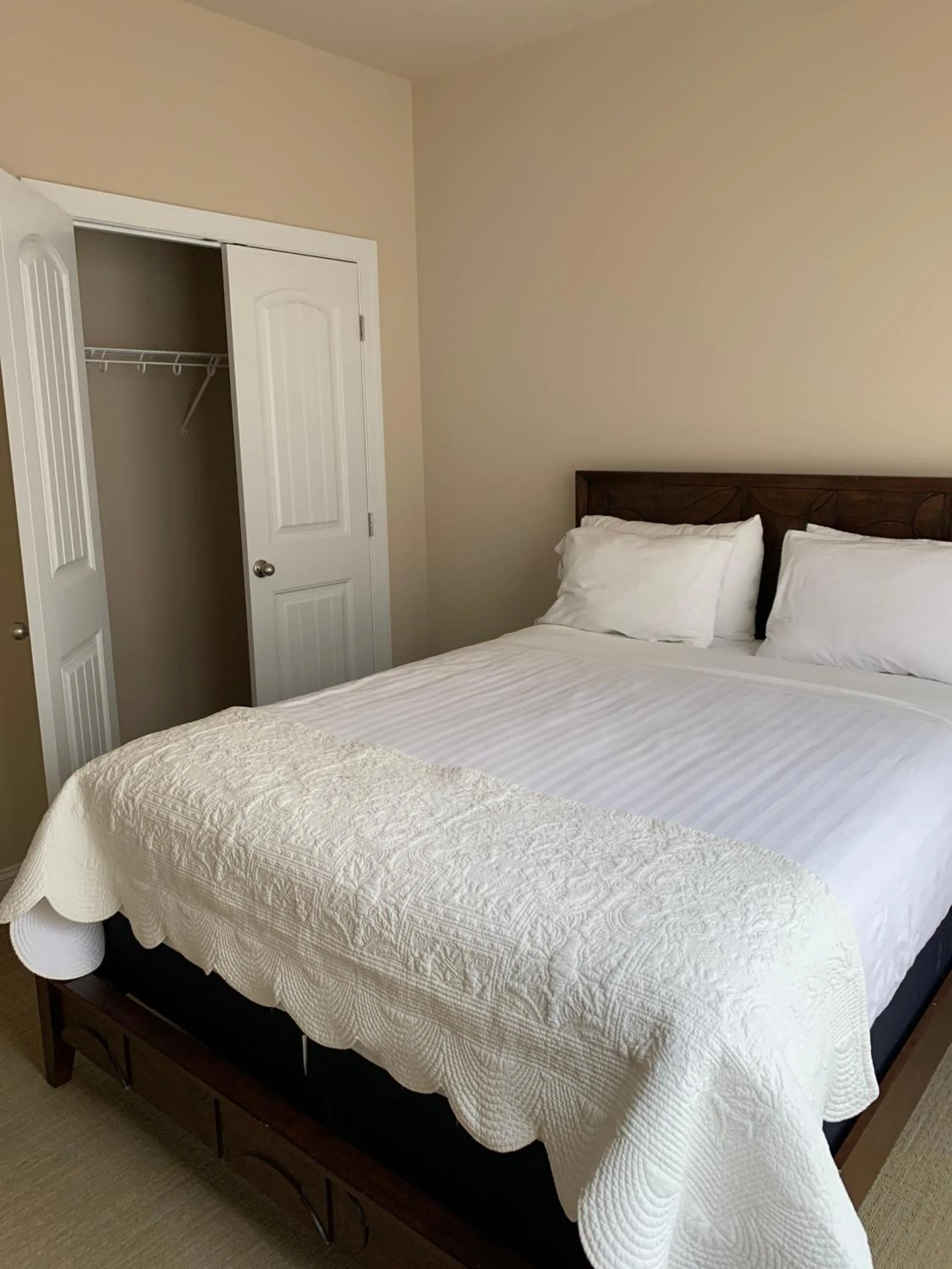 Bed in Cottages and Suites at River Landing