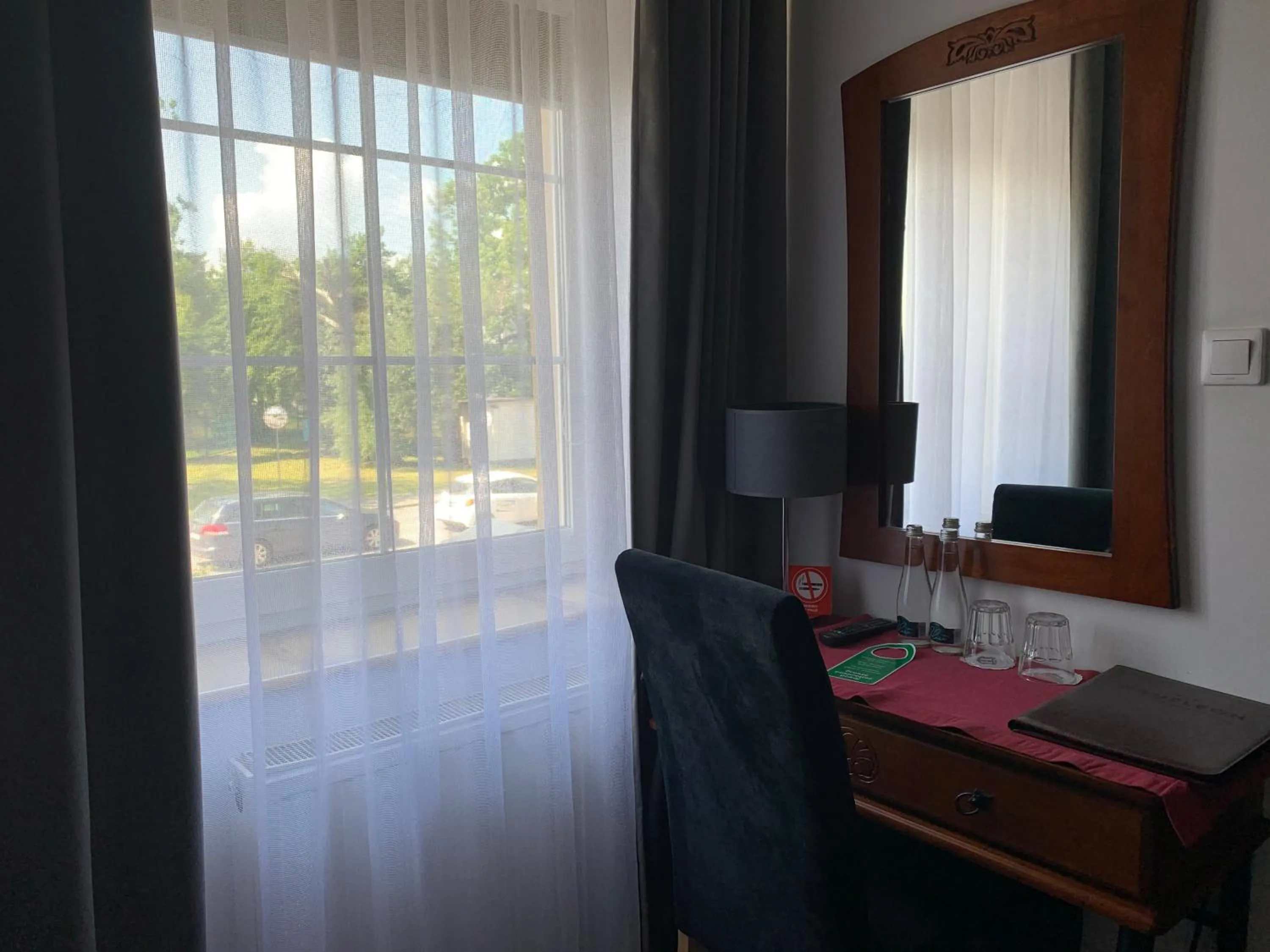 Text overlay in Hotel Kameleon