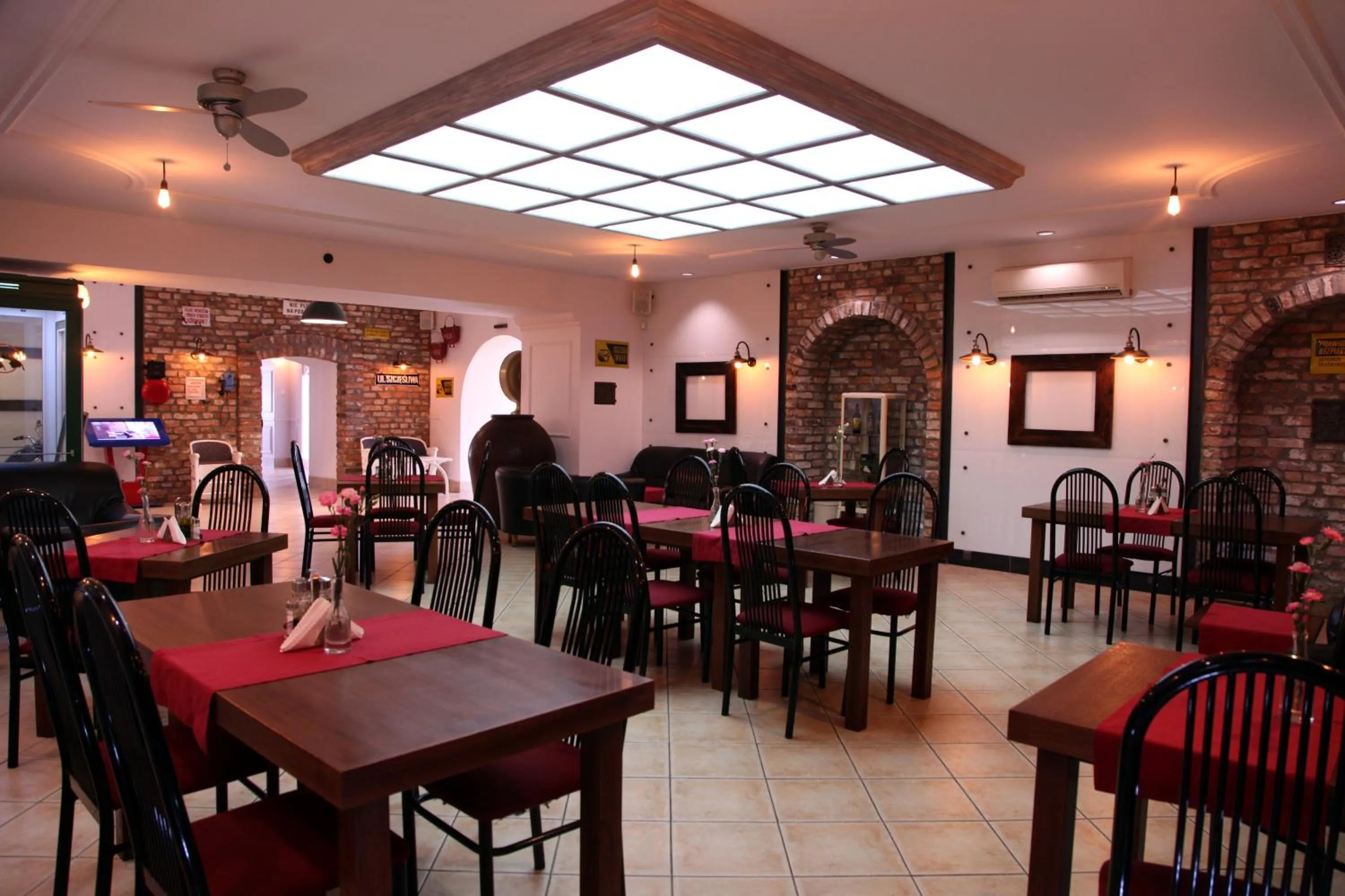 Restaurant/places to eat in Hotel Kameleon