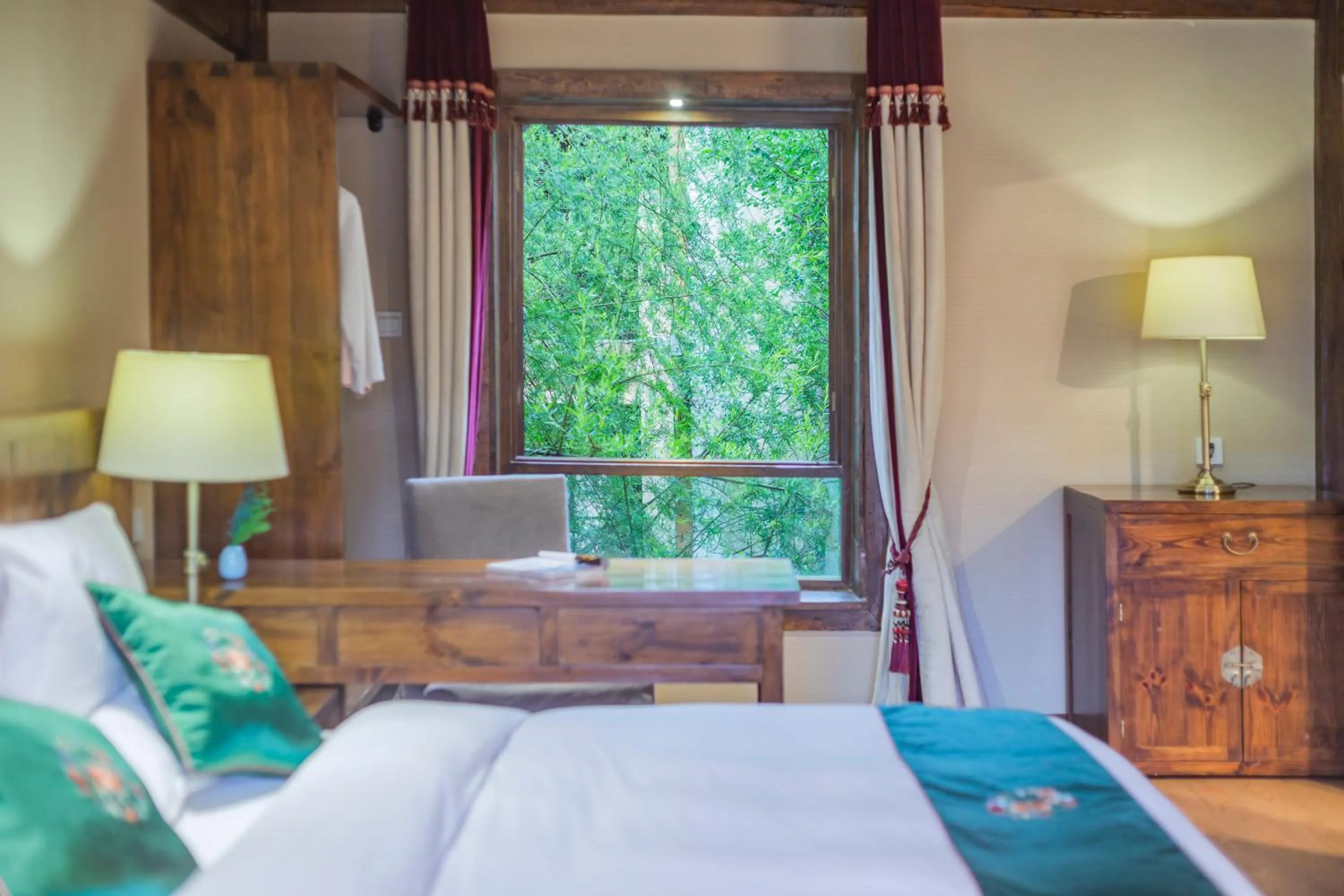 Bedroom, Bed in Arro Khampa By Zinc Journey Shangri-la