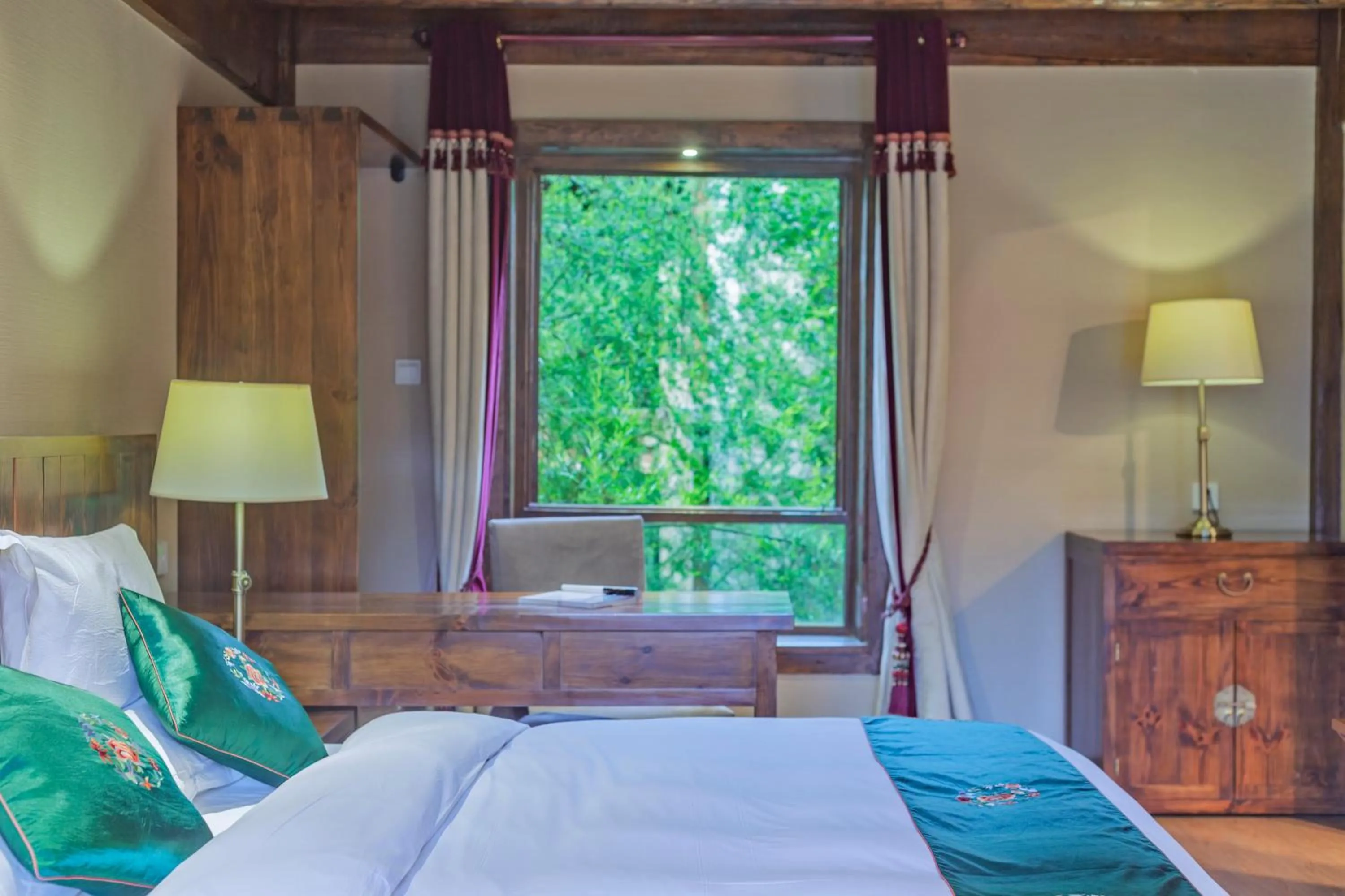 Bed in Arro Khampa By Zinc Journey Shangri-la