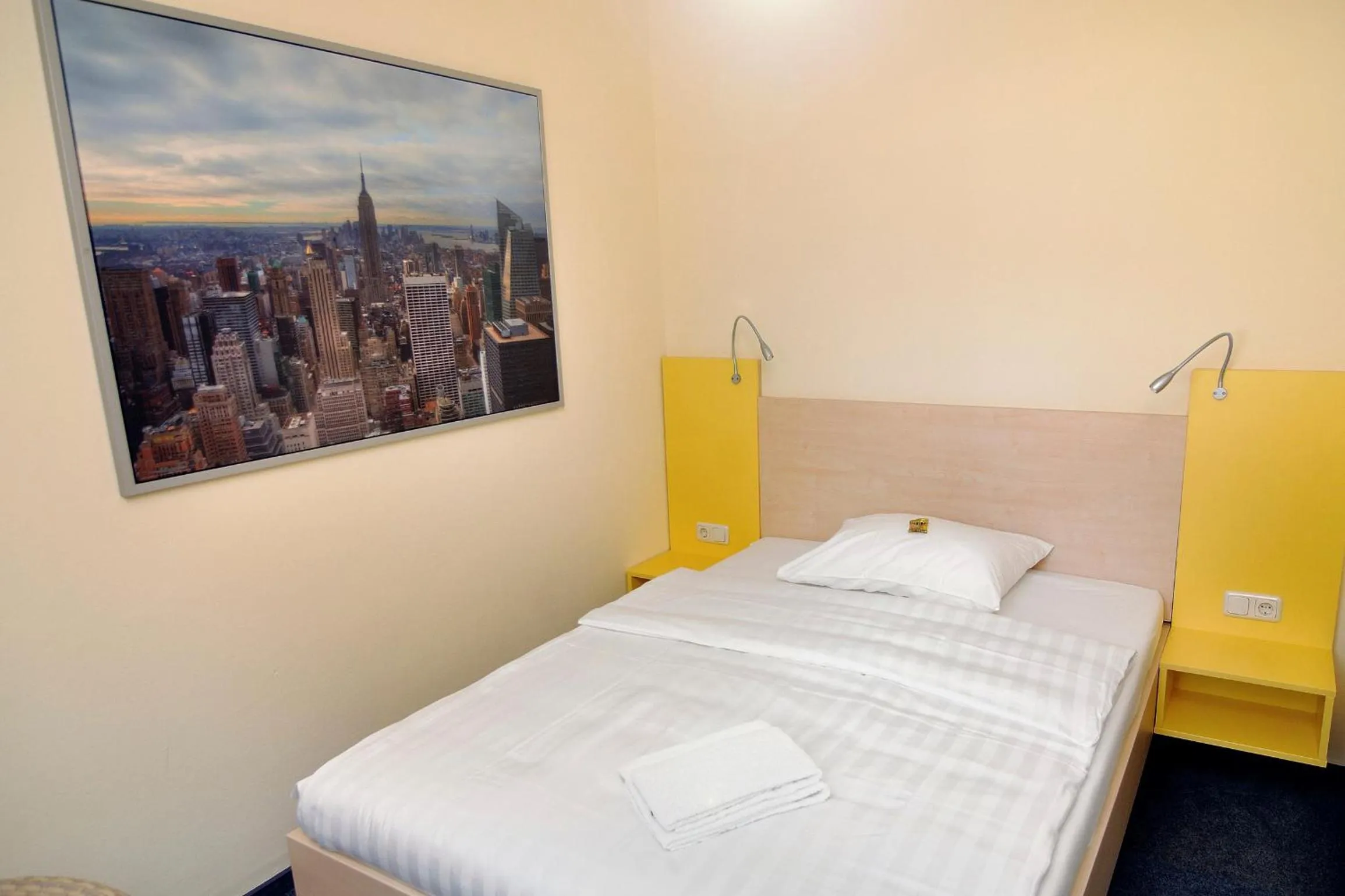 Bed in Best Deal Airporthotel Weeze