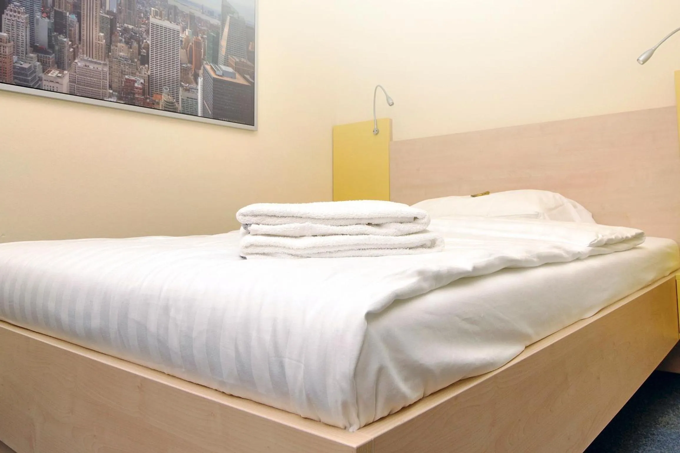 Bed in Best Deal Airporthotel Weeze