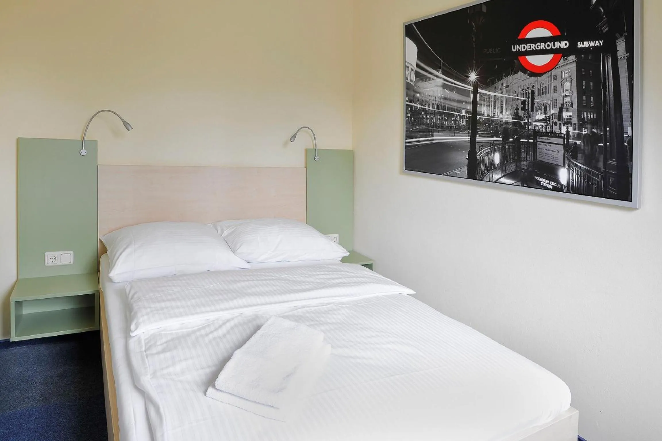 Bed in Best Deal Airporthotel Weeze