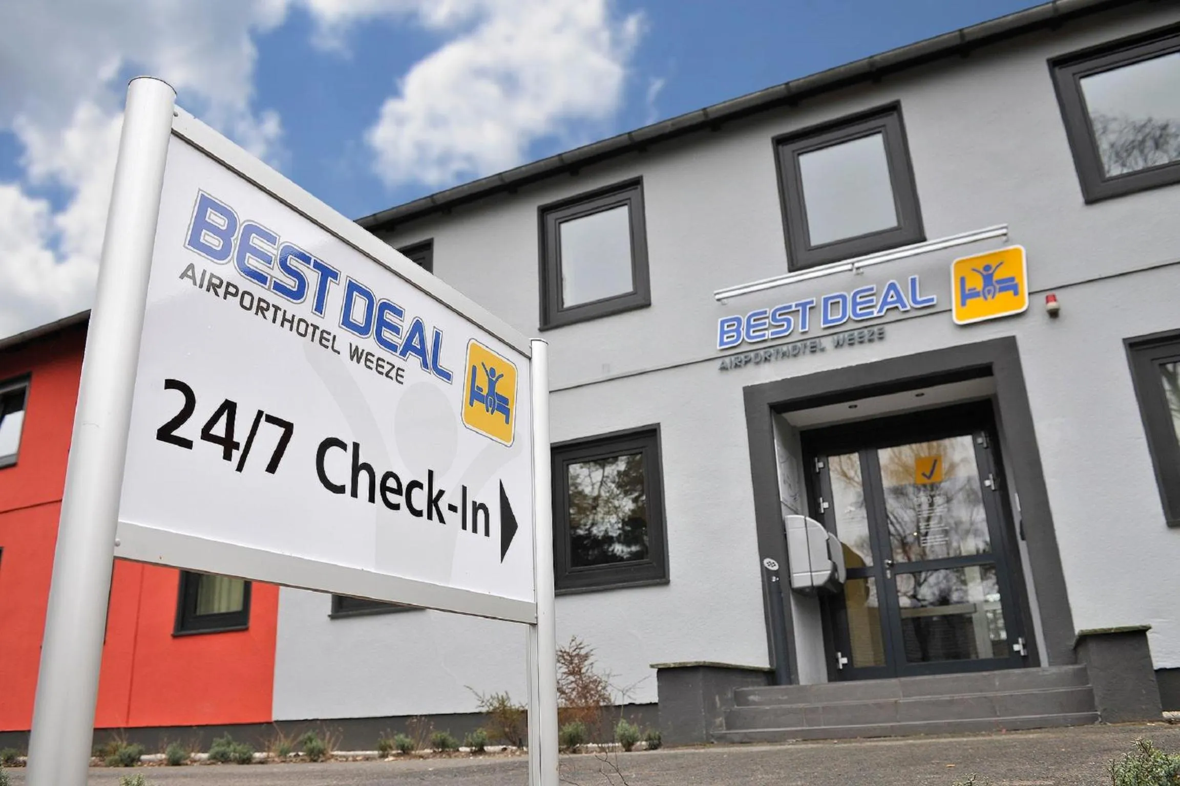 Facade/entrance in Best Deal Airporthotel Weeze