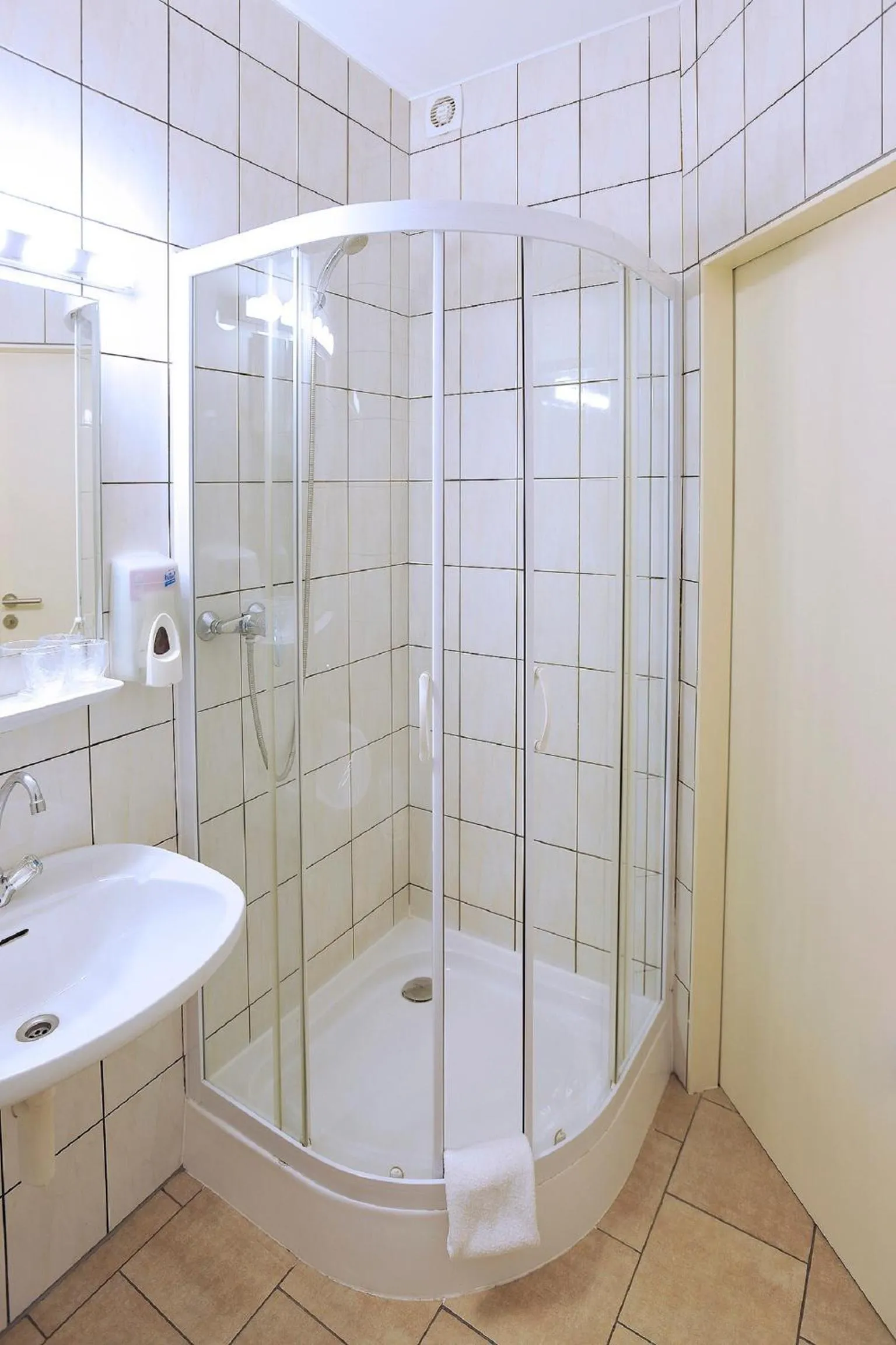Bathroom in Best Deal Airporthotel Weeze