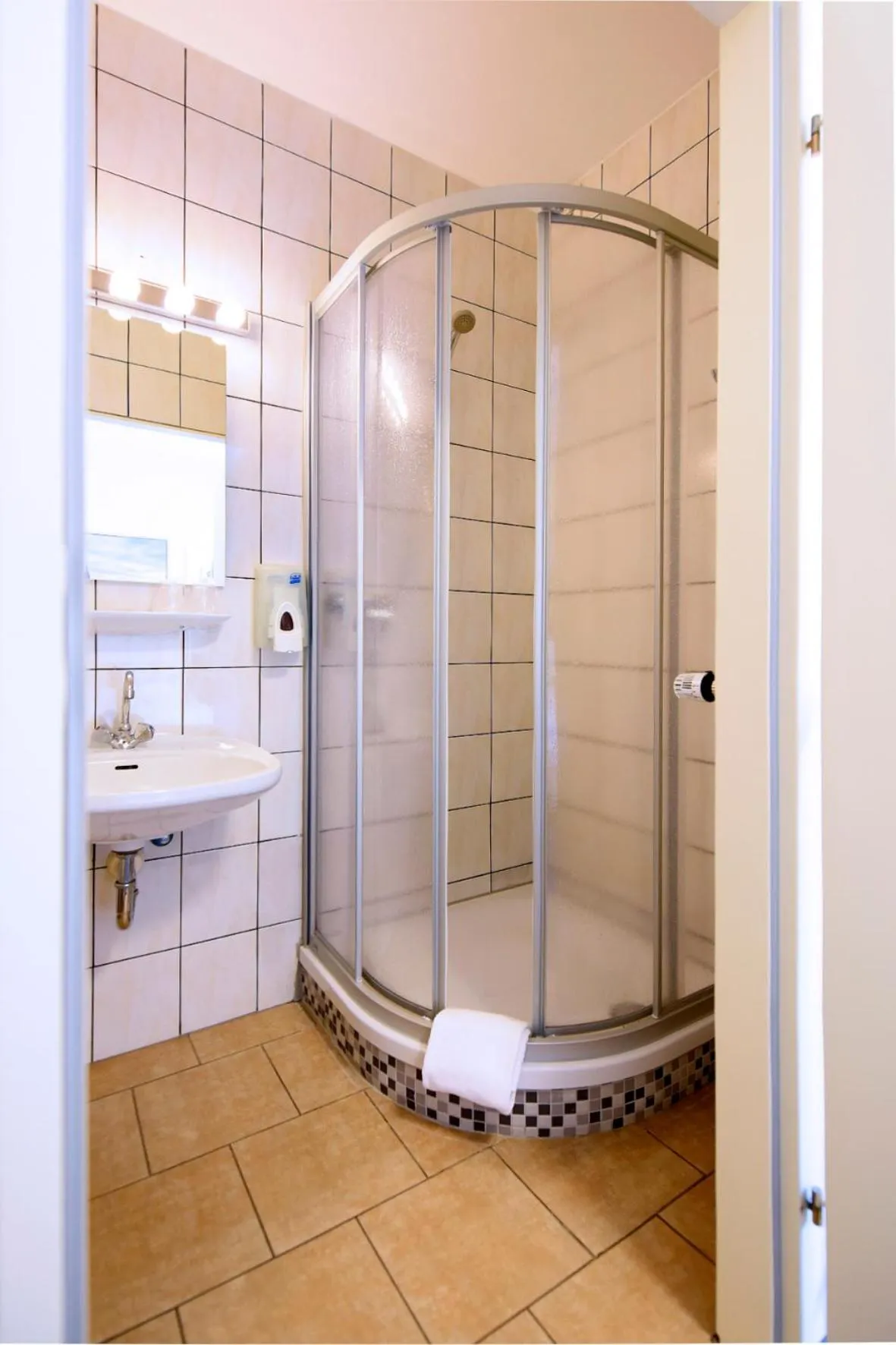 Bathroom in Best Deal Airporthotel Weeze