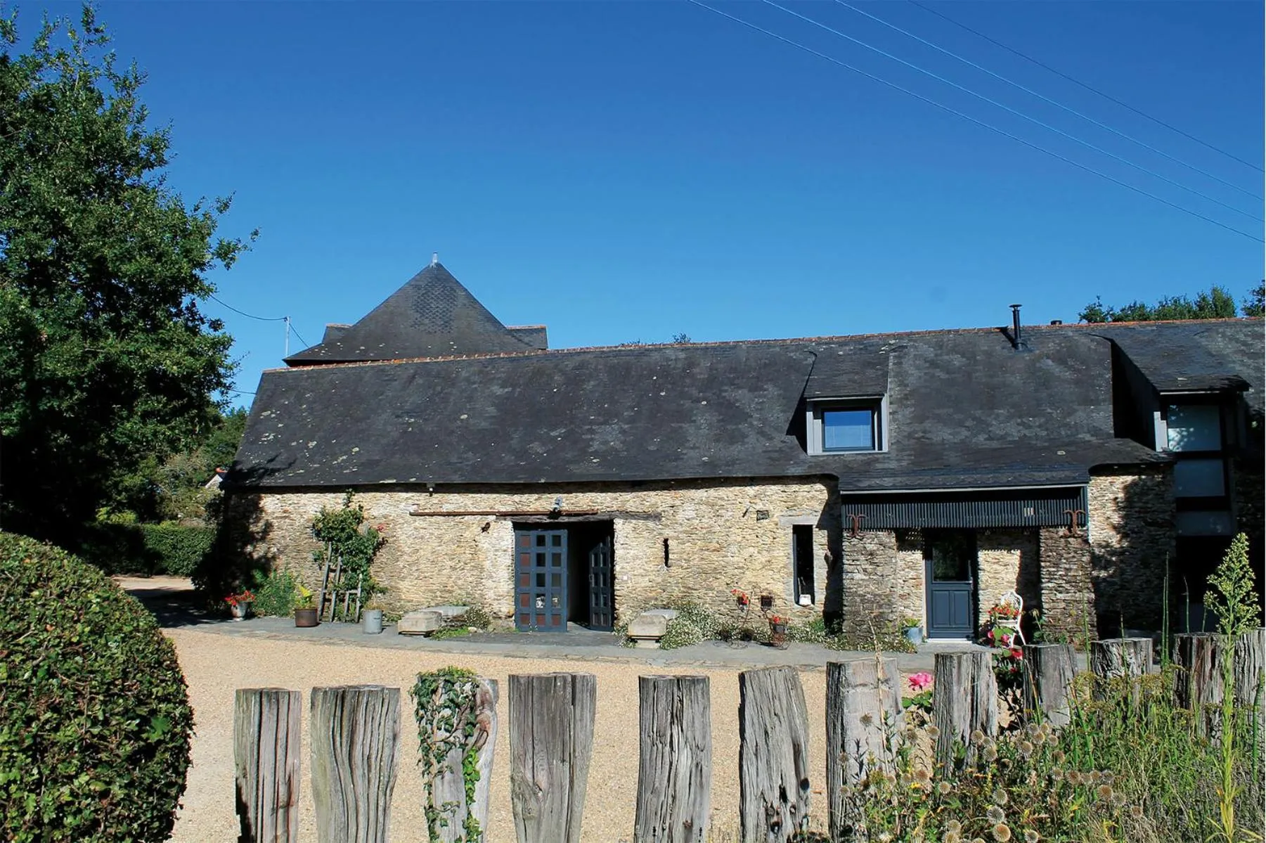 Facade/entrance in Le Chêne creux