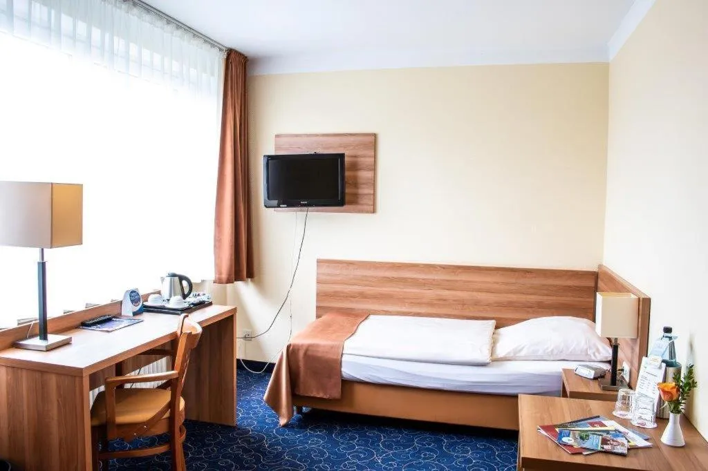 Photo of the whole room, Bed in Kiek In Hotel Zur Einkehr