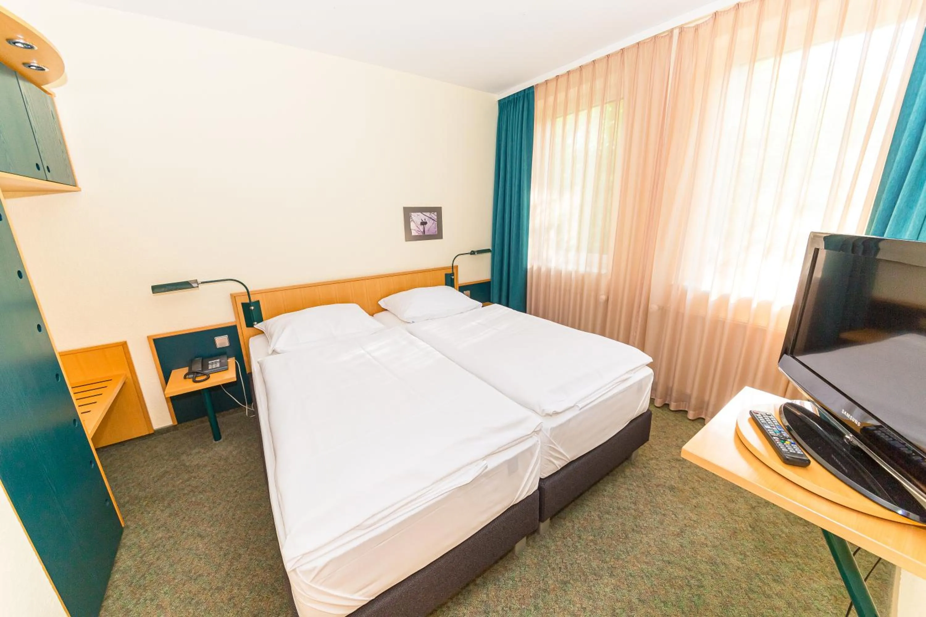 Photo of the whole room, Bed in Akzent Parkhotel Trebbin