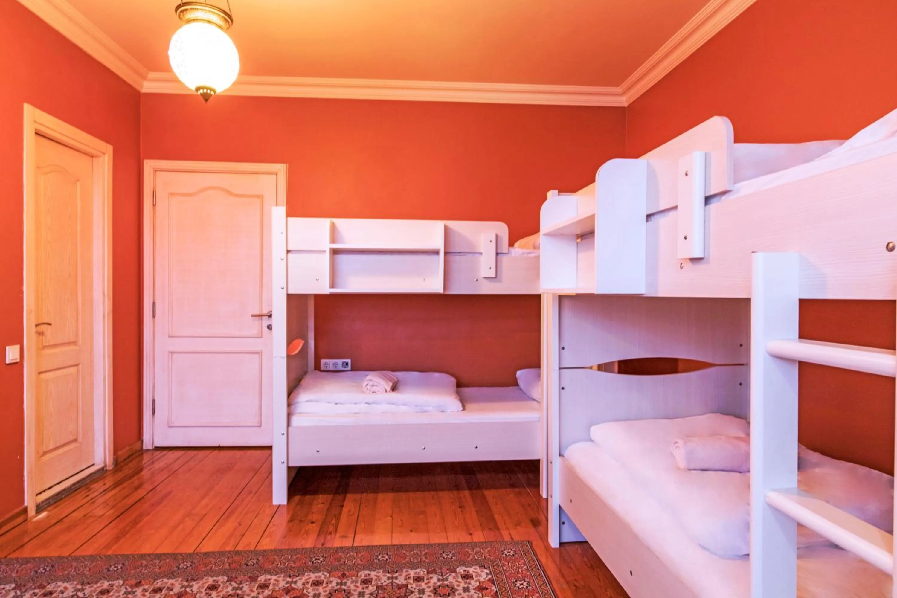 Photo of the whole room, Bed in Cheers Lighthouse