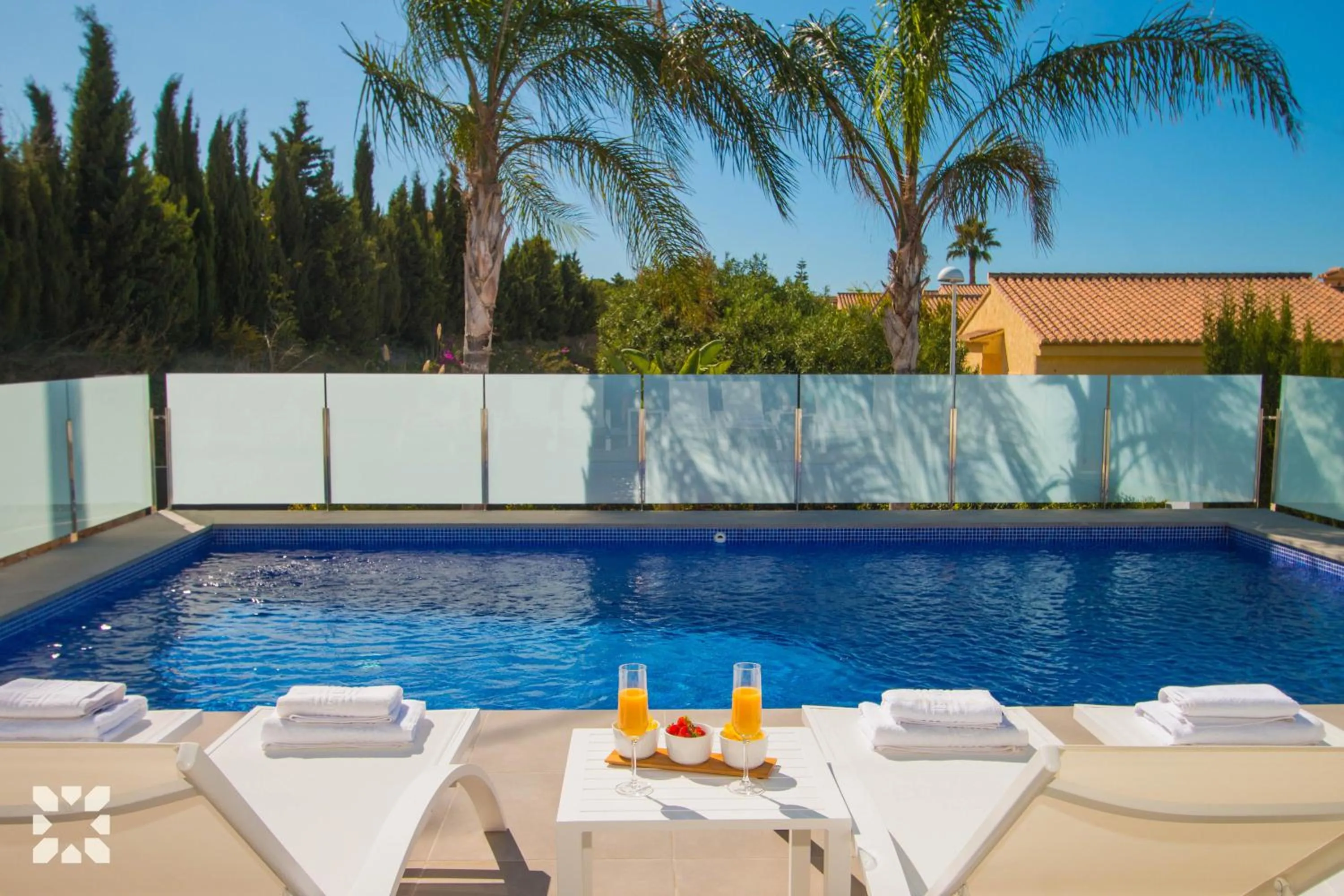 Villa Caballito De Mar by Abahana Villas