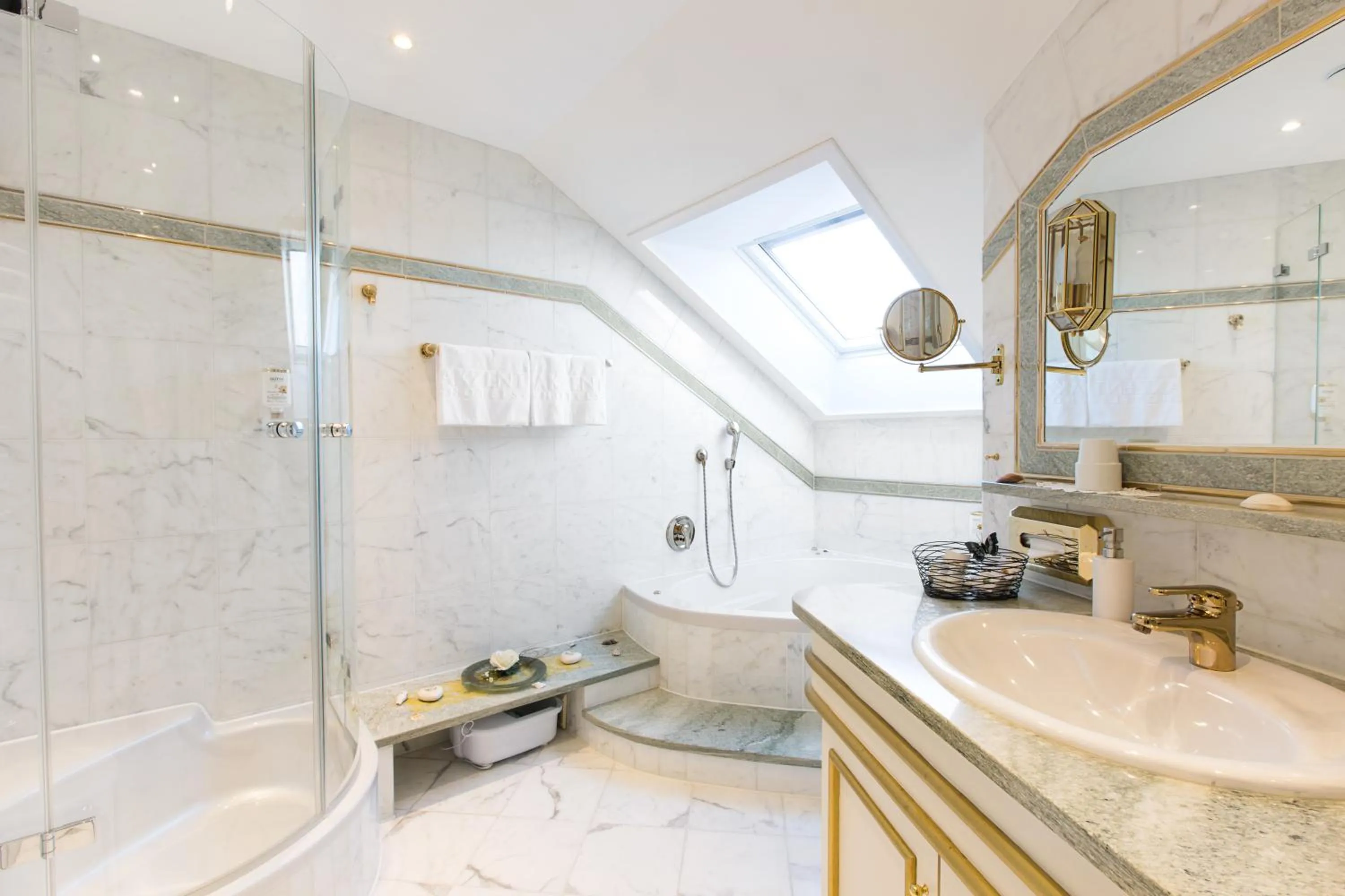 Shower in AKZENT Hotel Restaurant Altdorfer Hof