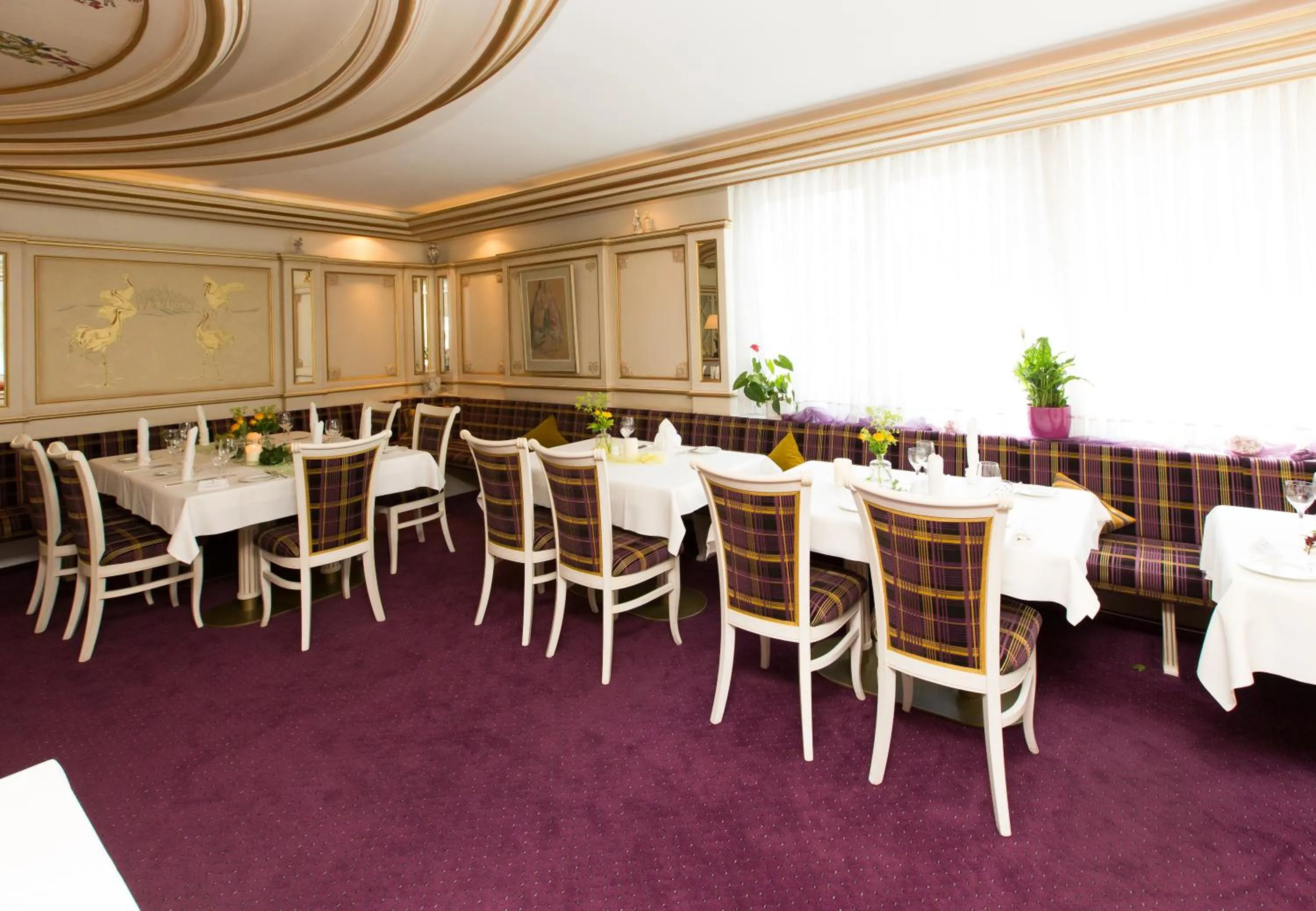 Restaurant/places to eat in AKZENT Hotel Restaurant Altdorfer Hof