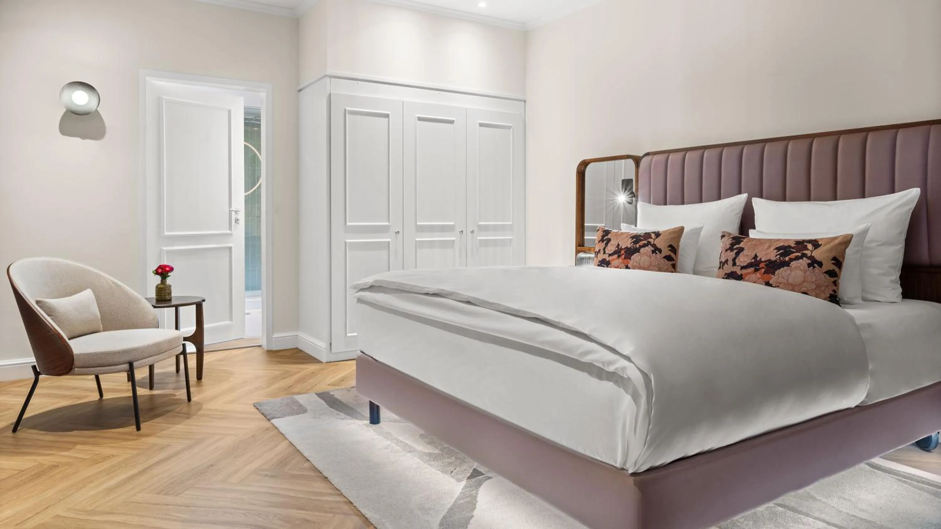 Photo of the whole room, Bed in Hotel Bristol Berlin