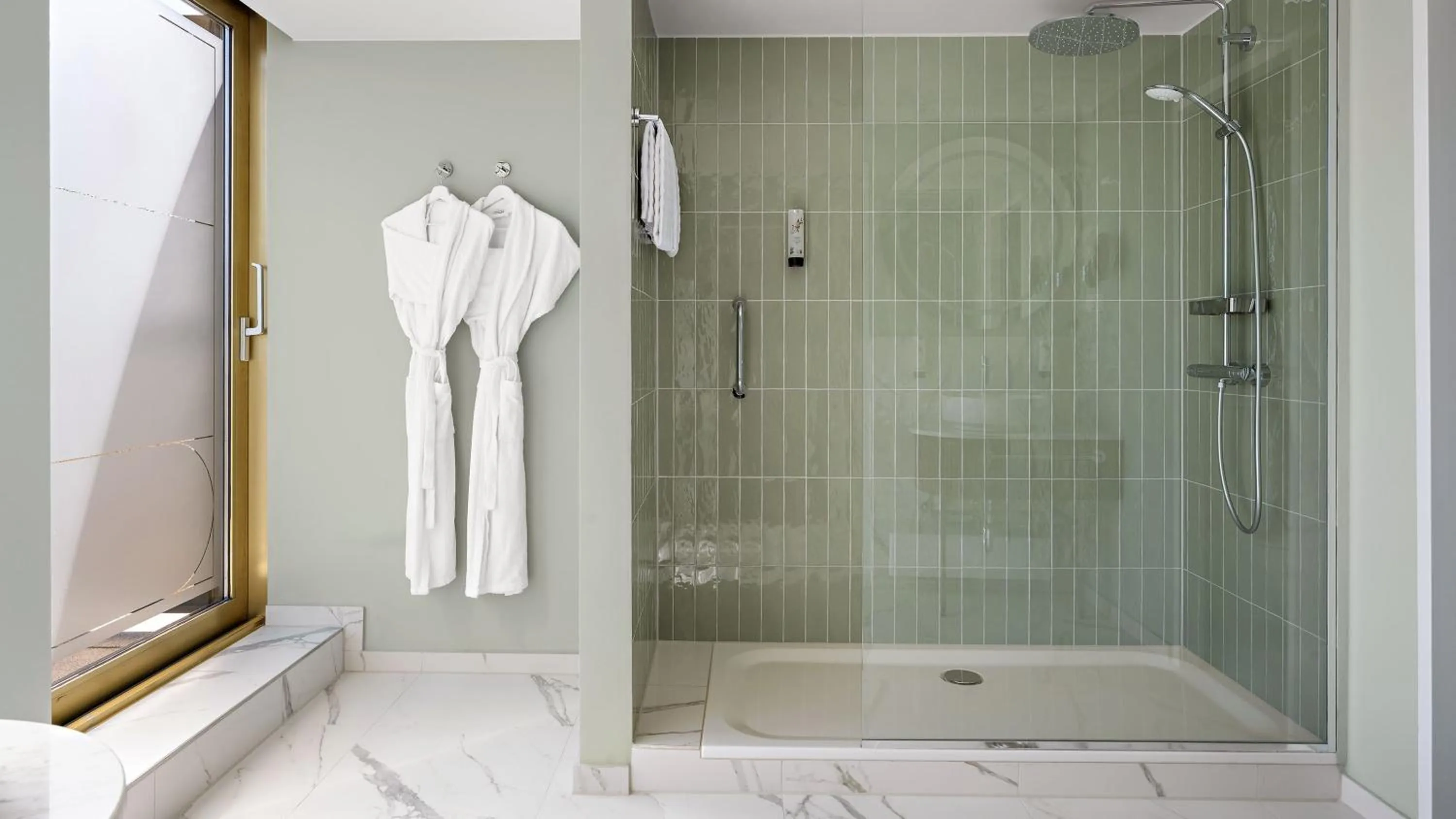 Bathroom in Hotel Bristol Berlin