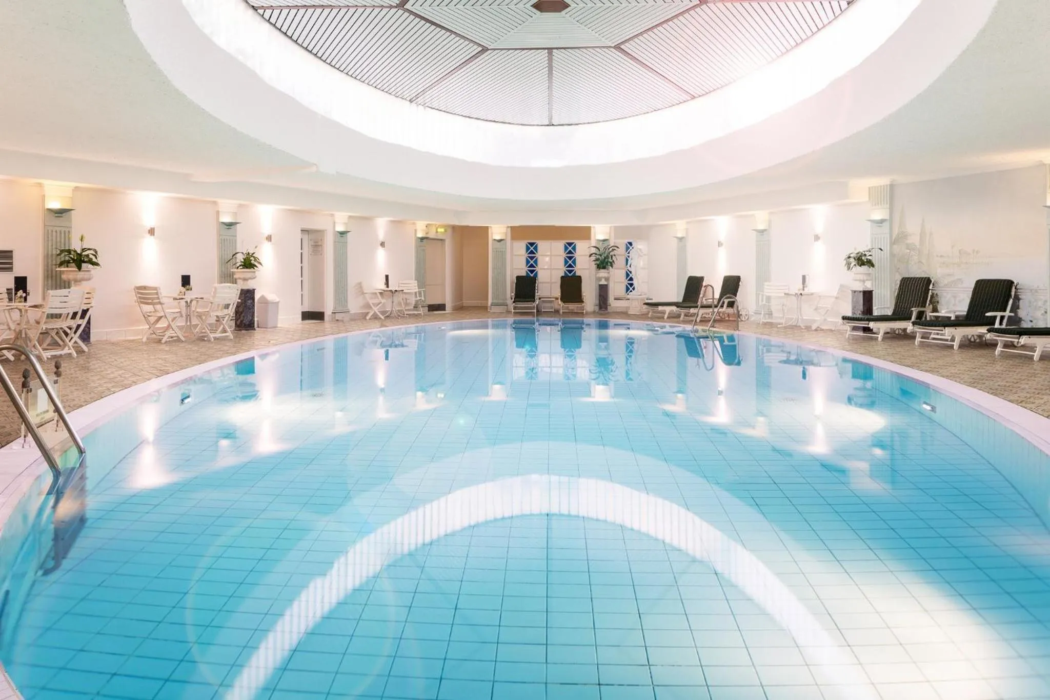 Swimming pool in Hotel Bristol Berlin