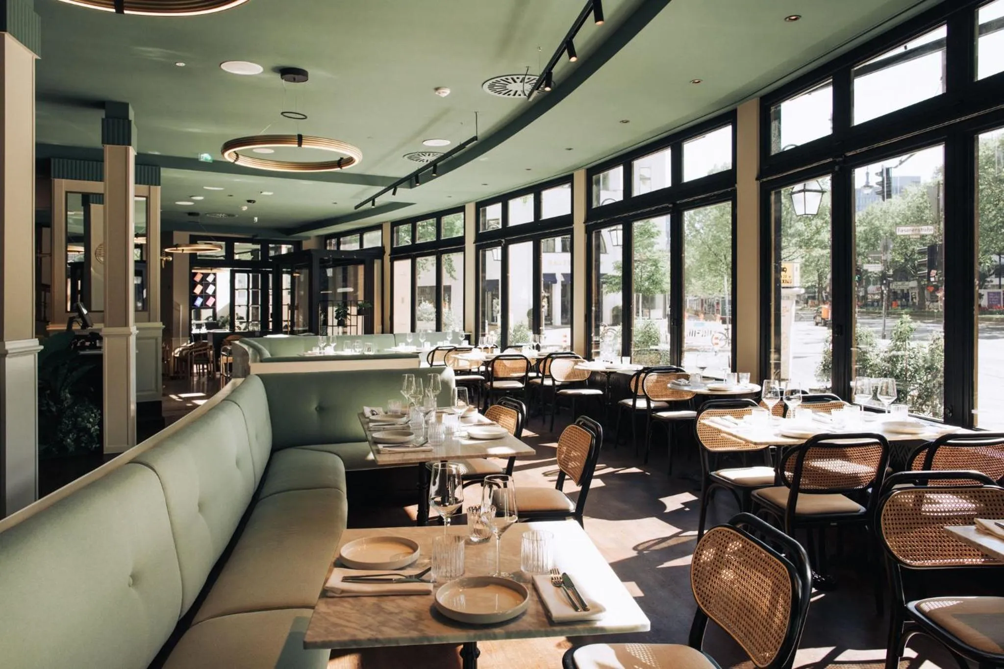 Restaurant/places to eat in Hotel Bristol Berlin