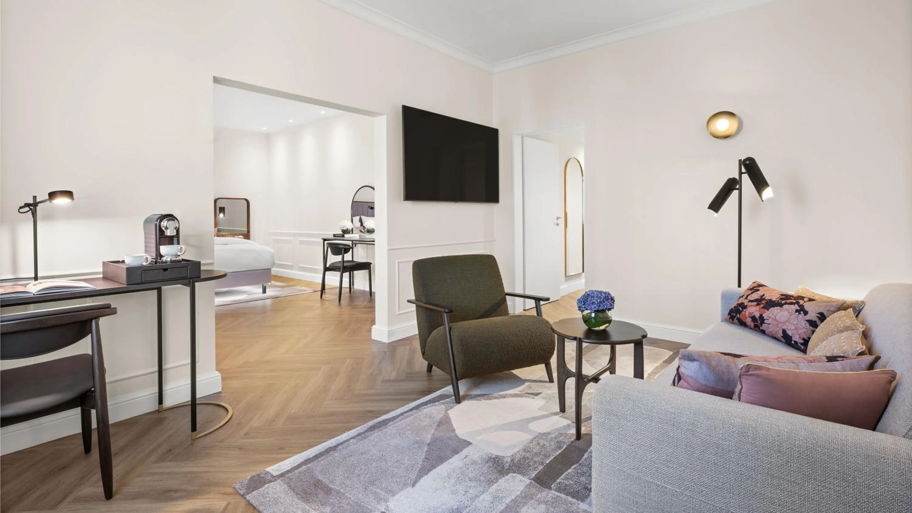 Photo of the whole room in Hotel Bristol Berlin